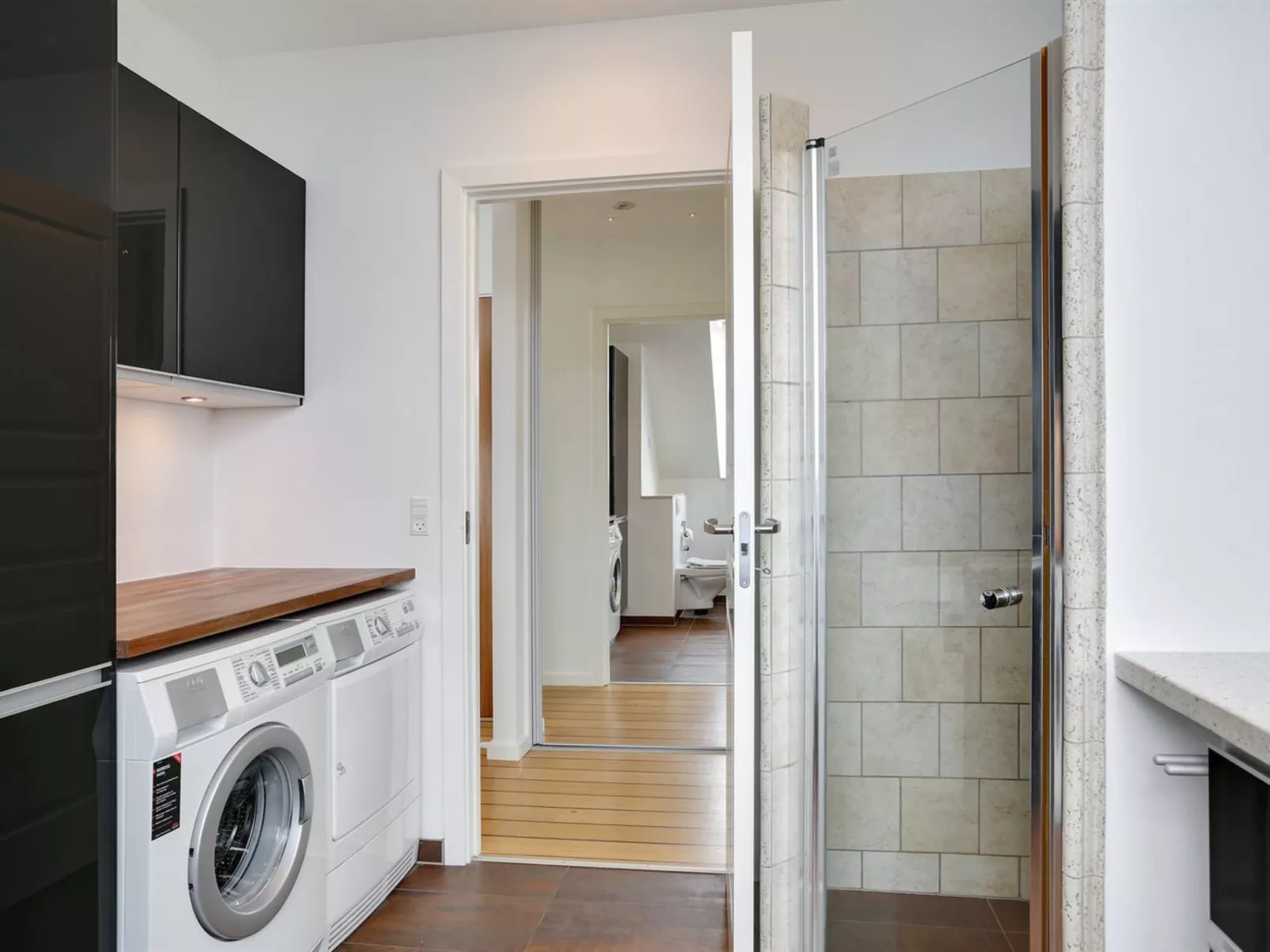 "Femme" - 15m from the sea-Binnen