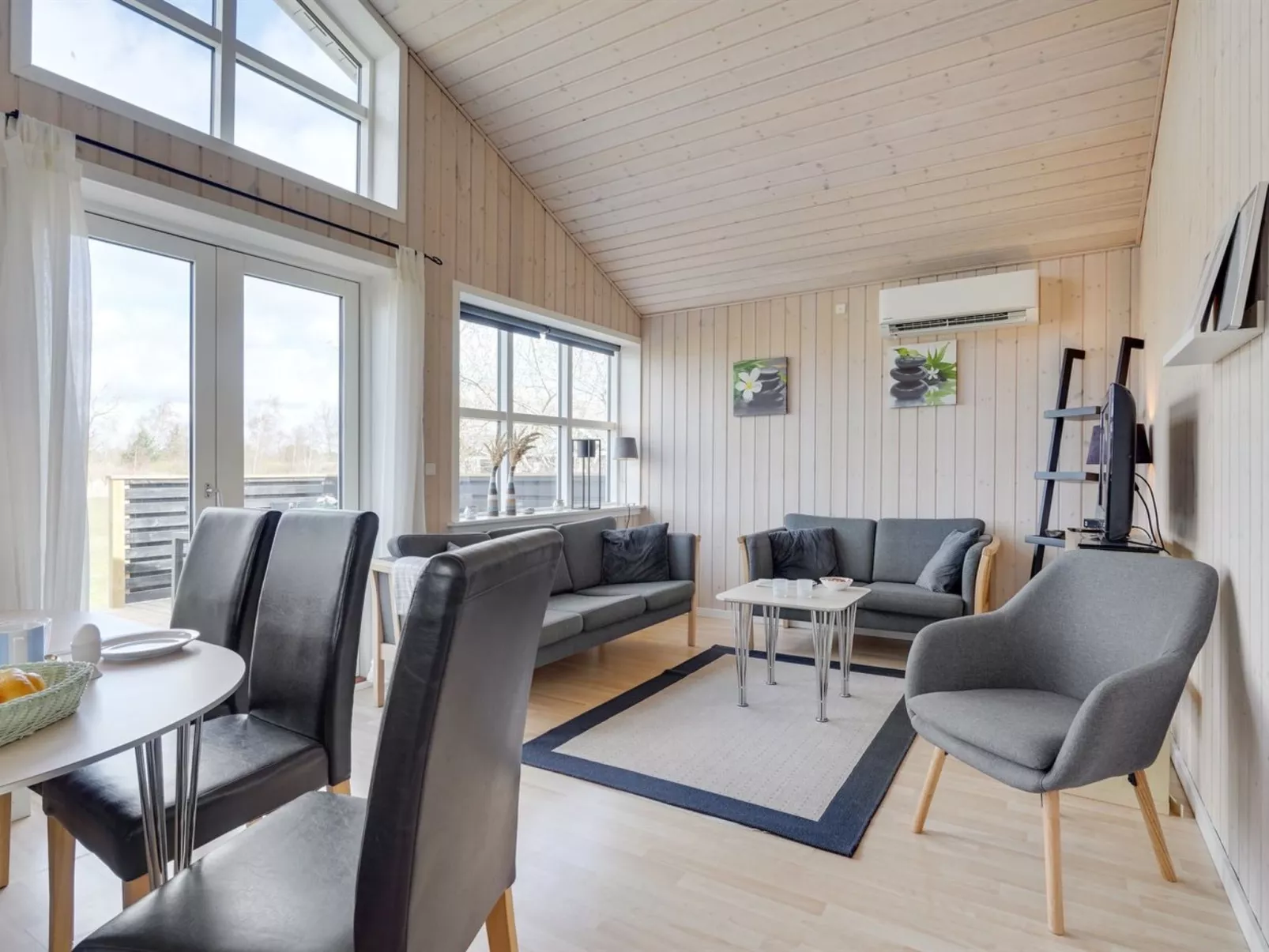 "Evin" - 800m from the sea-Binnen