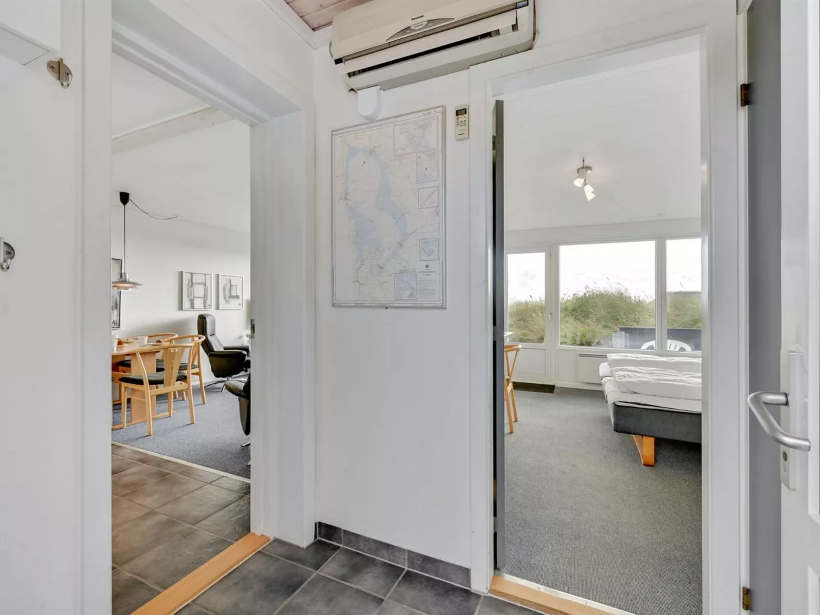 "Elizabeta" - 100m to the fjord-Buiten