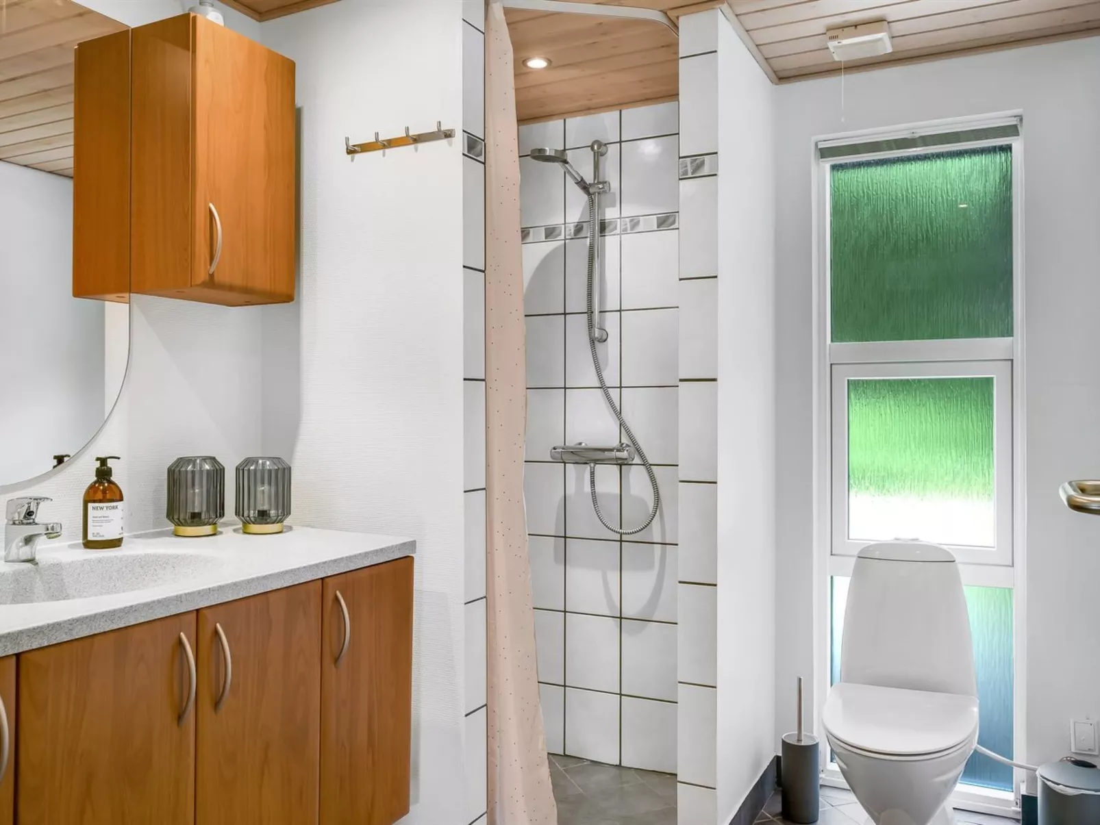 "Yorrit" - 500m to the fjord-Binnen