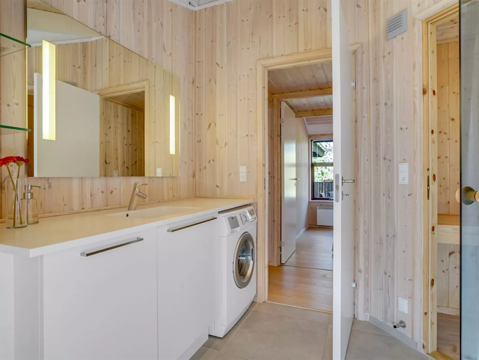 "Kali" - 900m to the fjord-Binnen