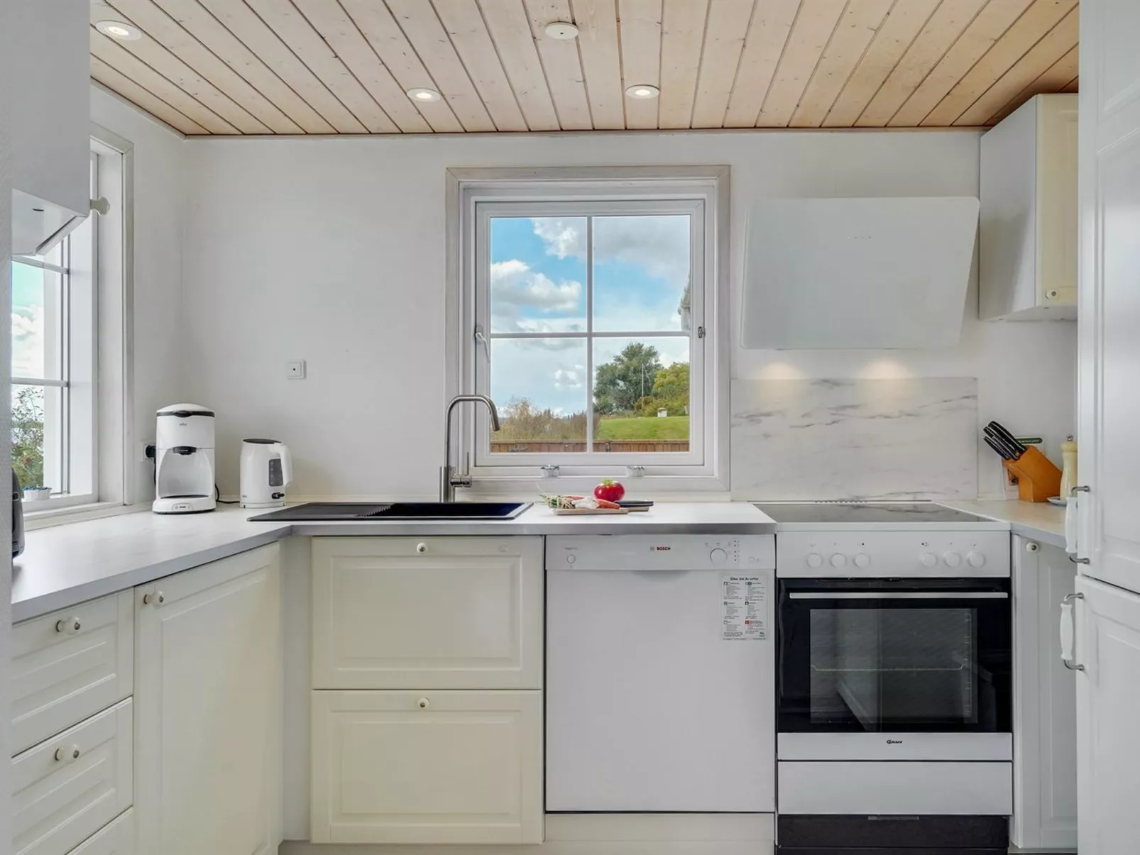 "Tana" - 5m from the sea-Binnen