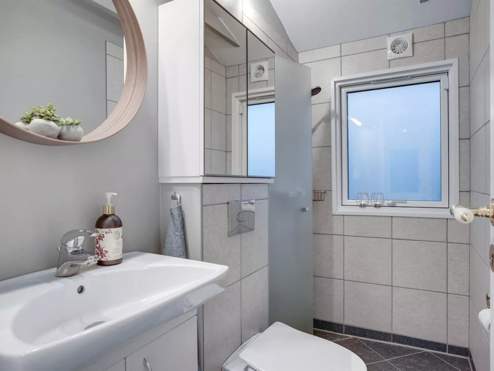 "Adam" -  from the sea-Binnen