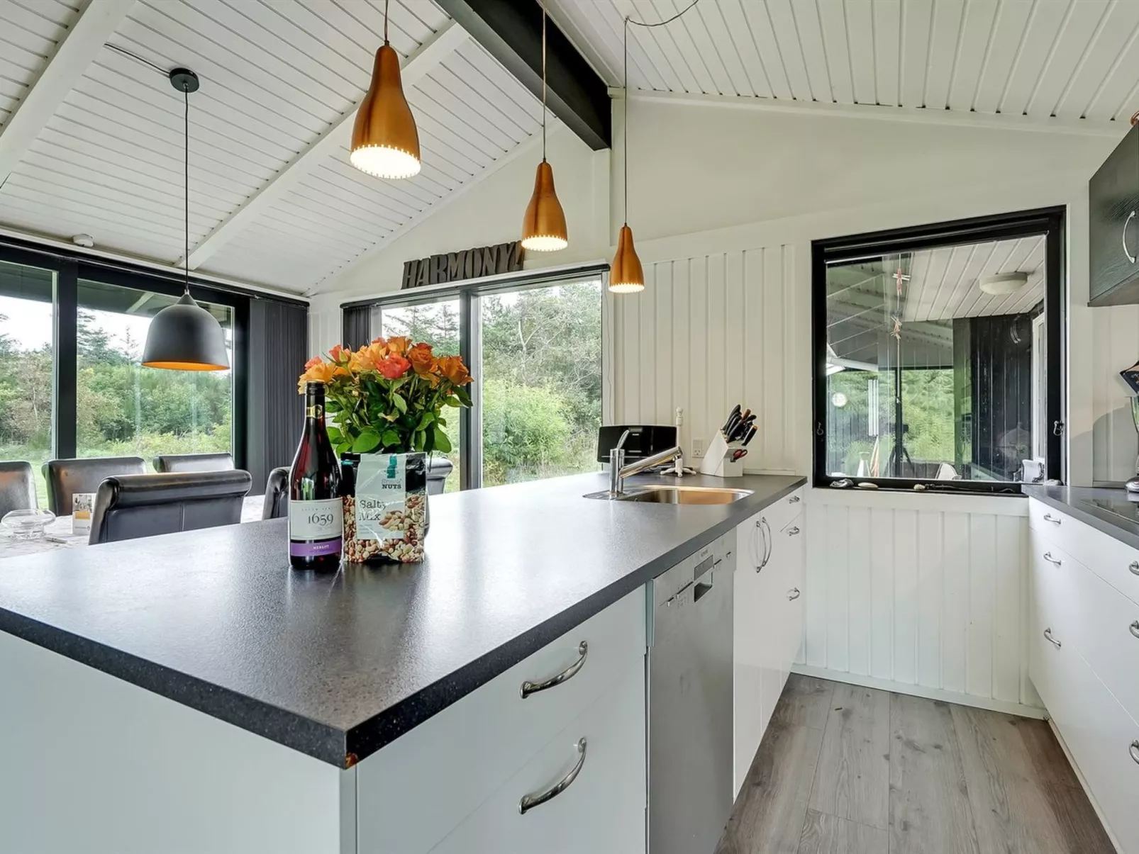 "Avia" - 500m from the sea-Binnen