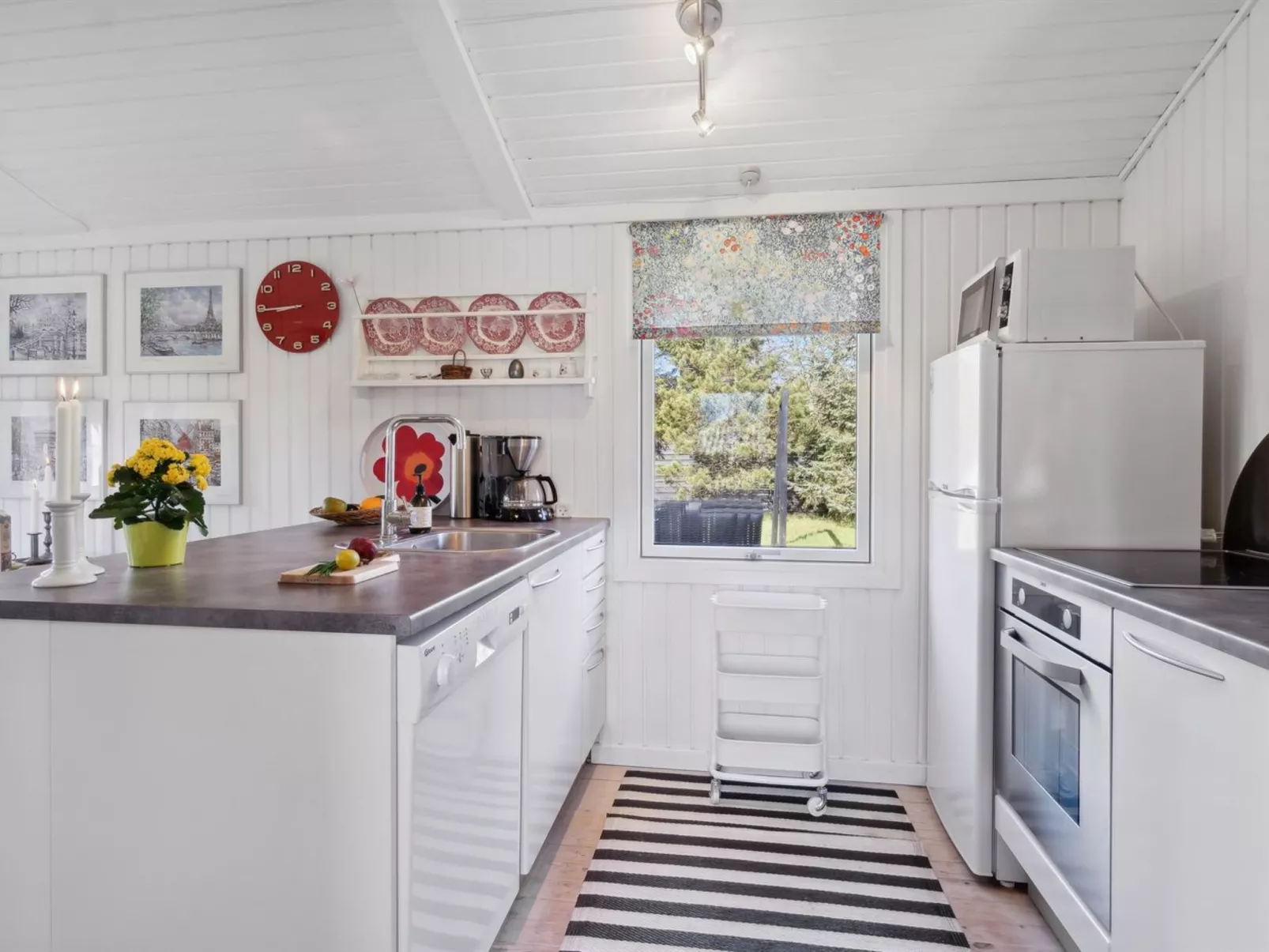 "Hellevi" -  from the sea-Binnen