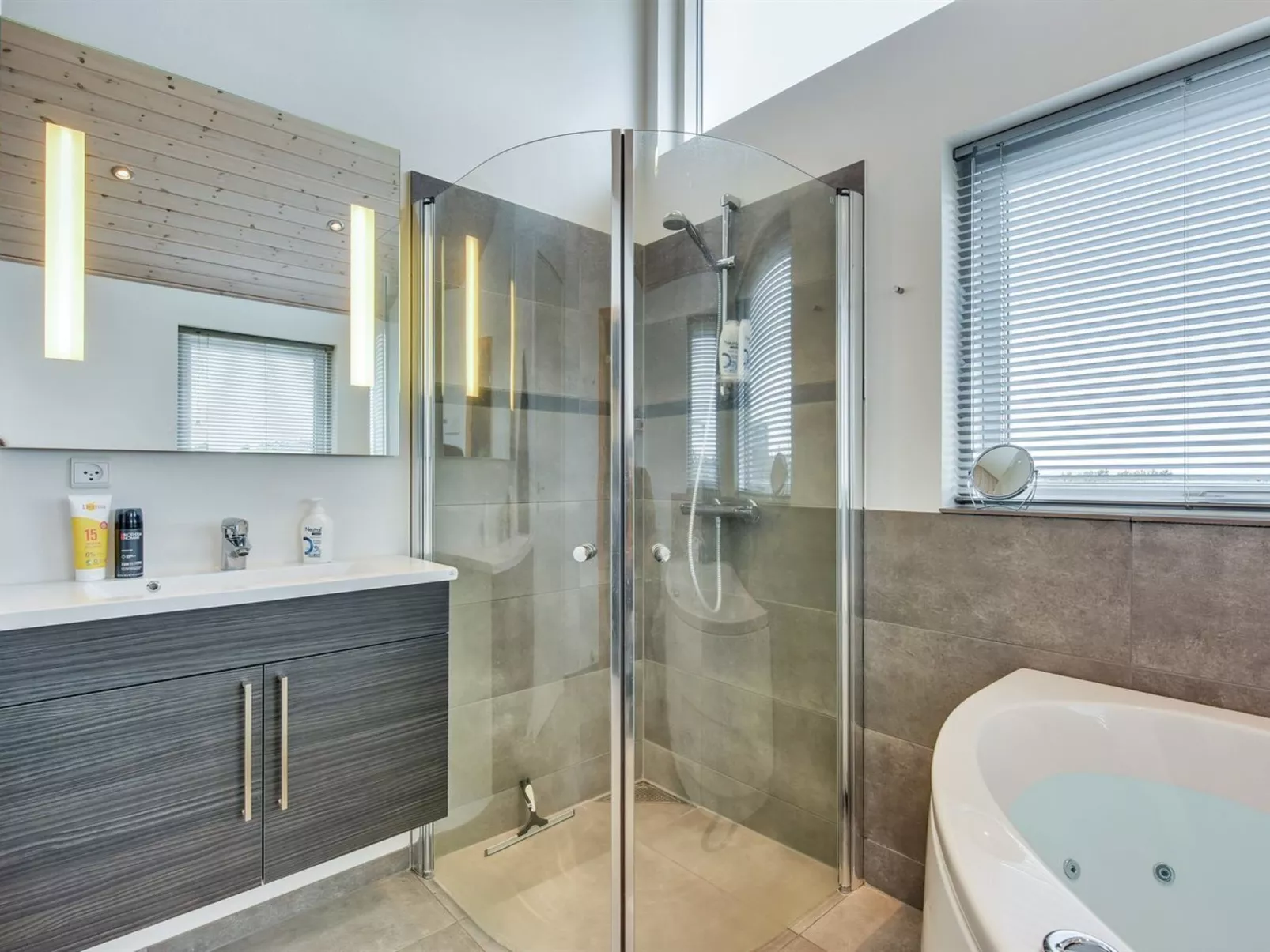 "Luzia" - 1.2km from the sea-Binnen