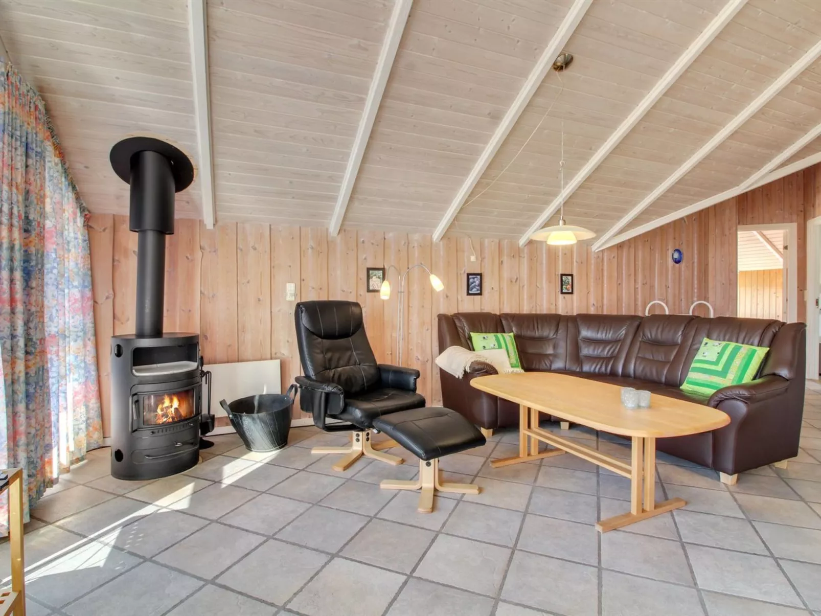 "Uma" - 400m from the sea-Binnen