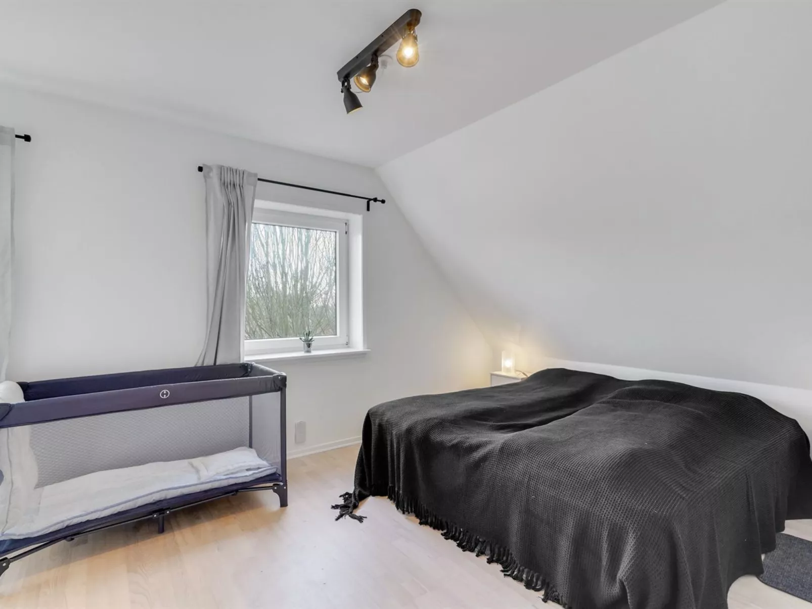 "Auguste" - 1.5km to the fjord-Binnen