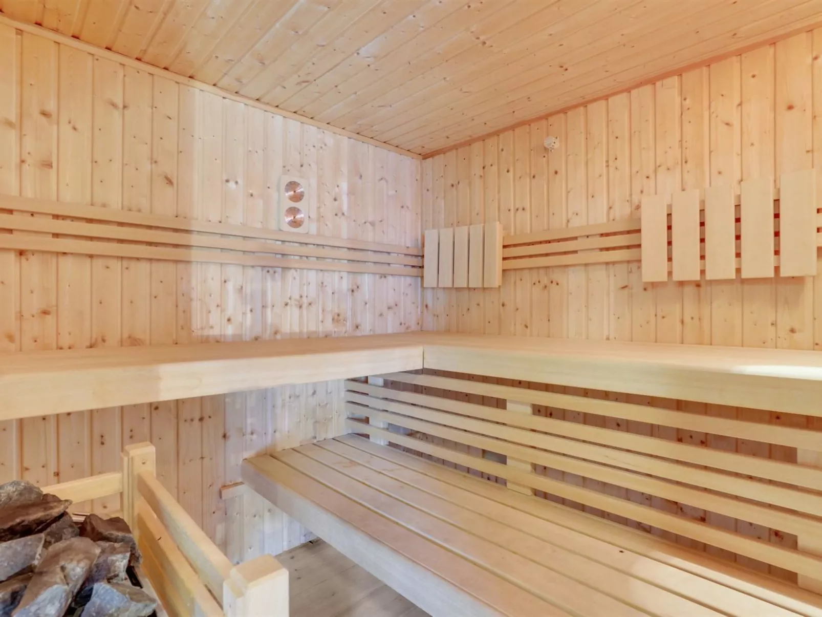 "Knut" - 10km from the sea-Binnen