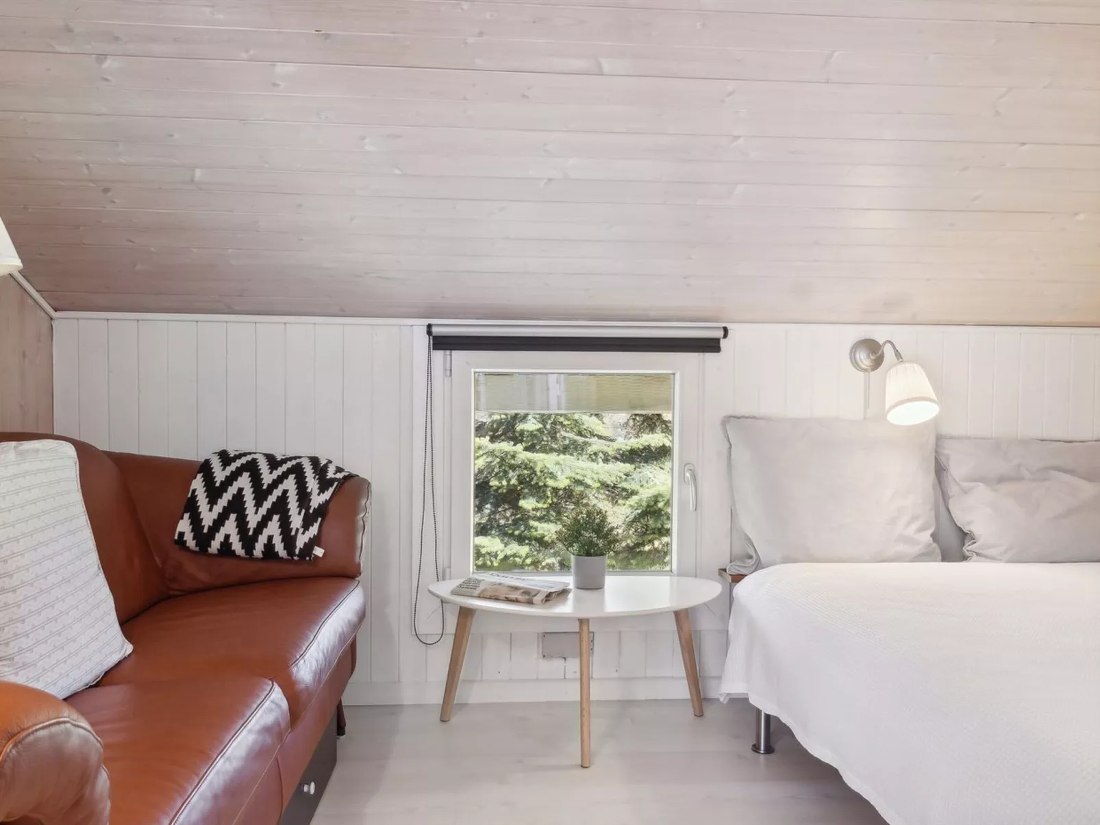 "Arild" - 10m from the sea-Binnen