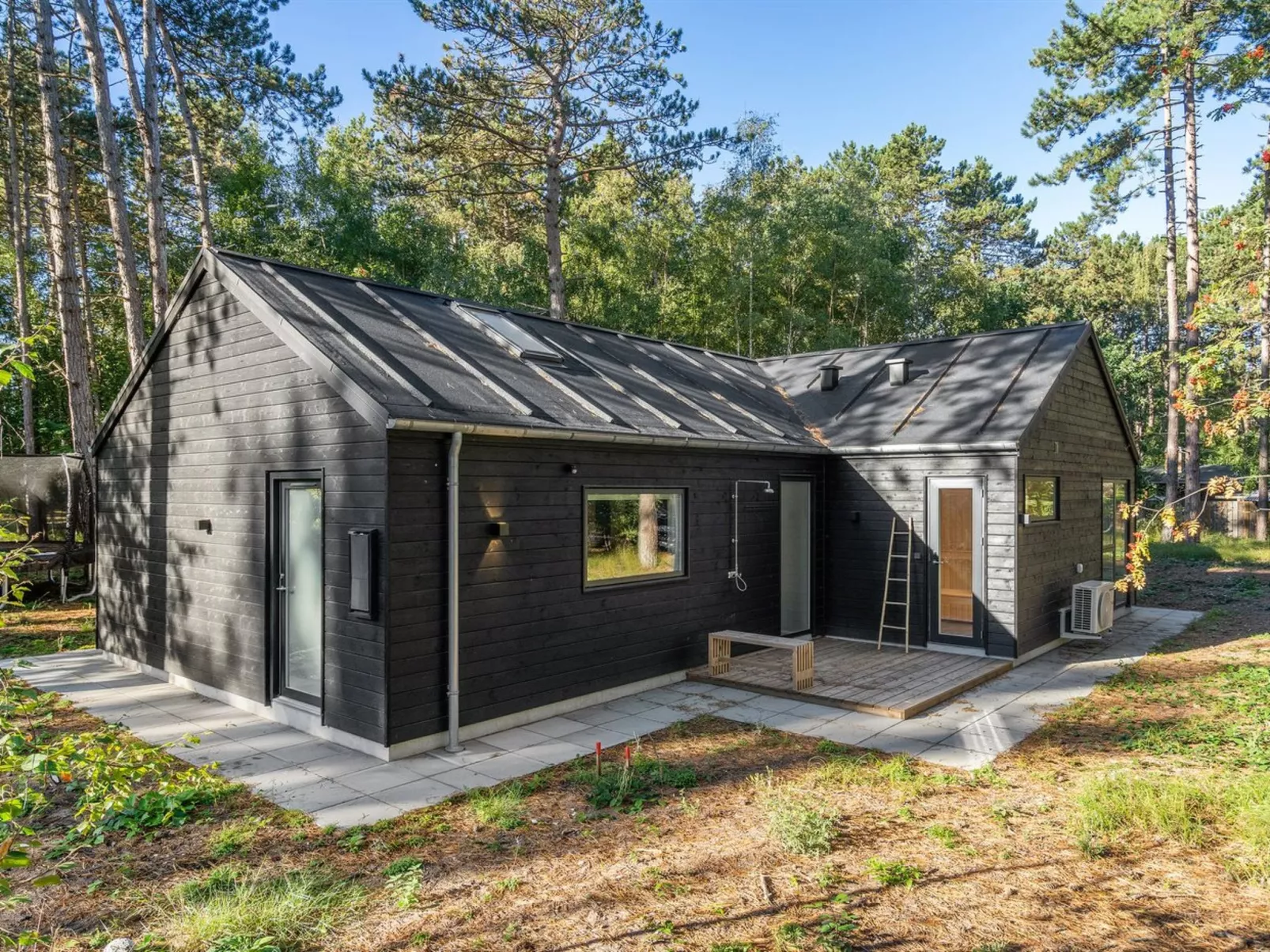 "Iwa" - 475m from the sea-Buiten