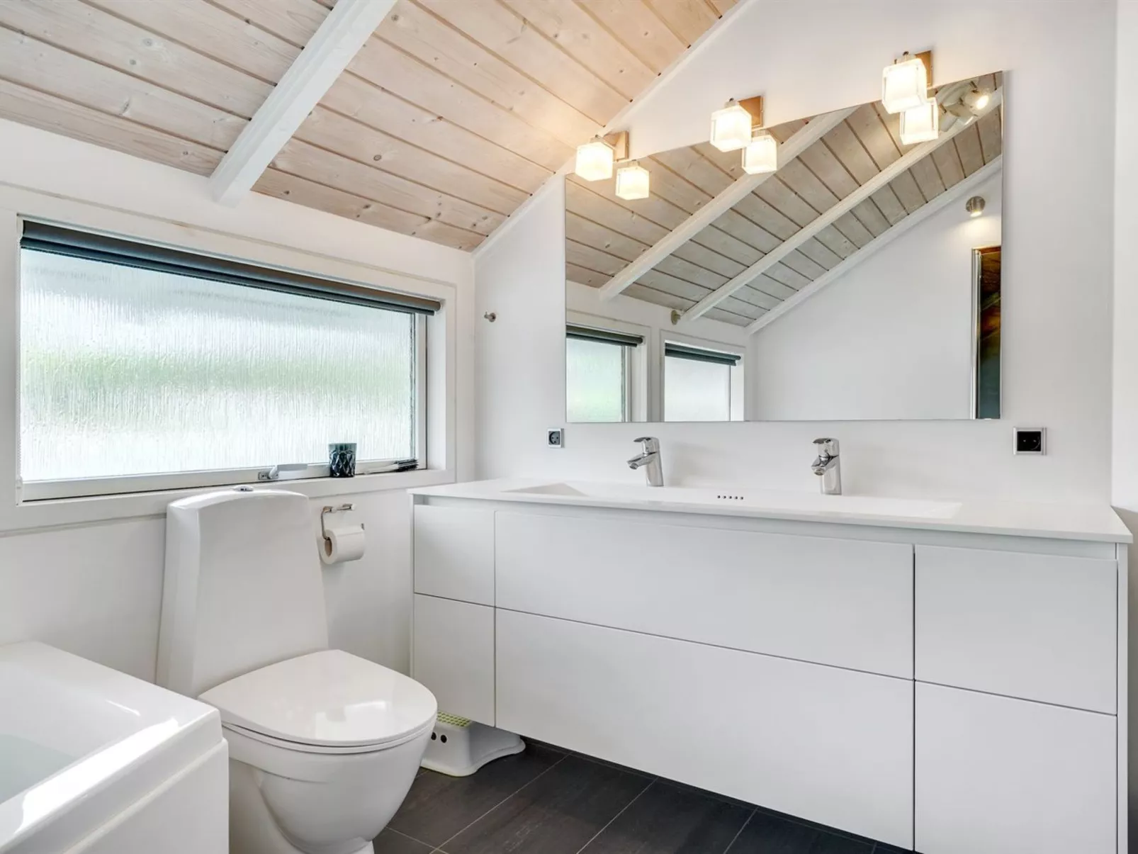 "Annvy" - 200m from the sea-Binnen