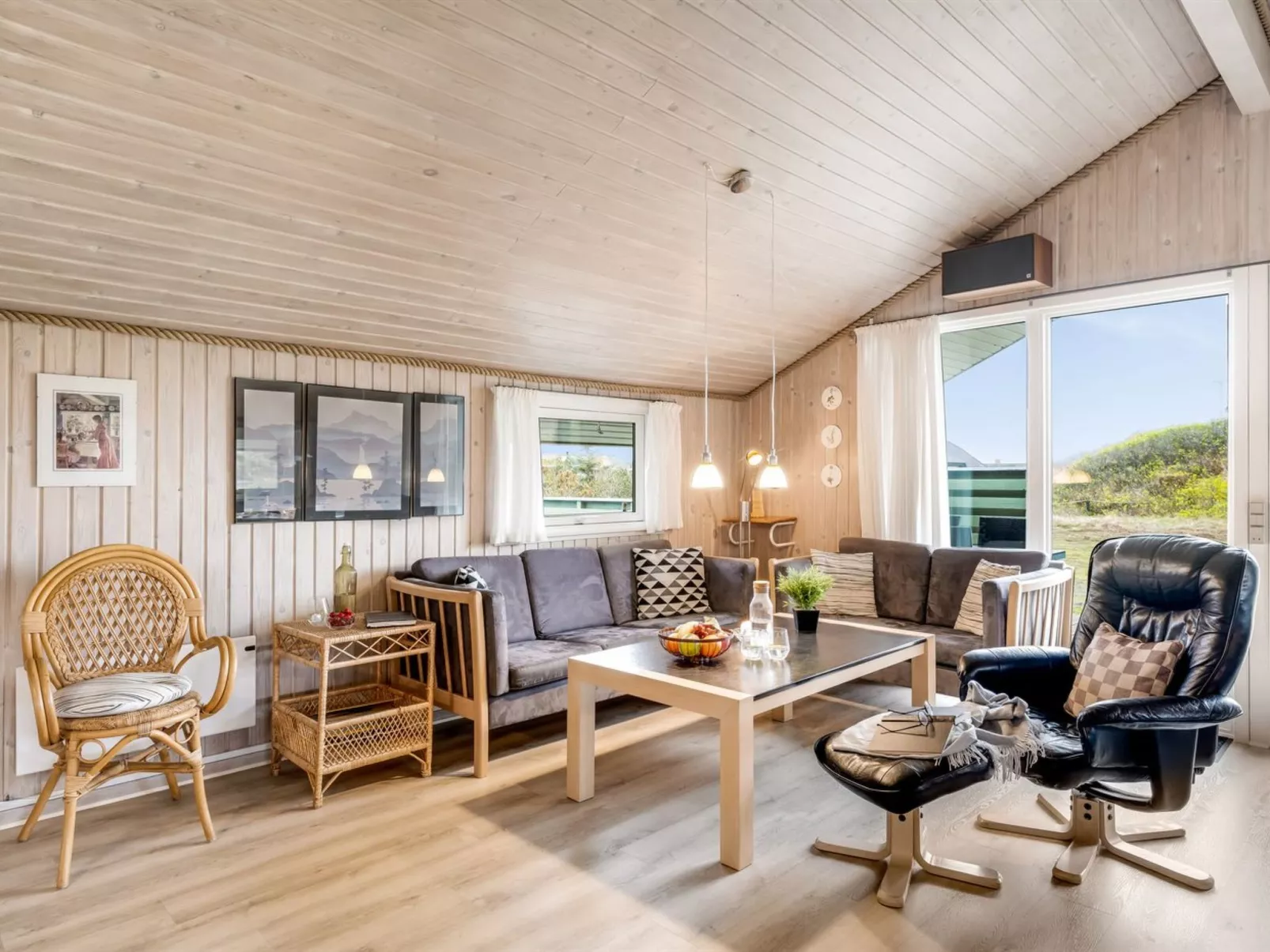 "Unni" -  from the sea-Binnen