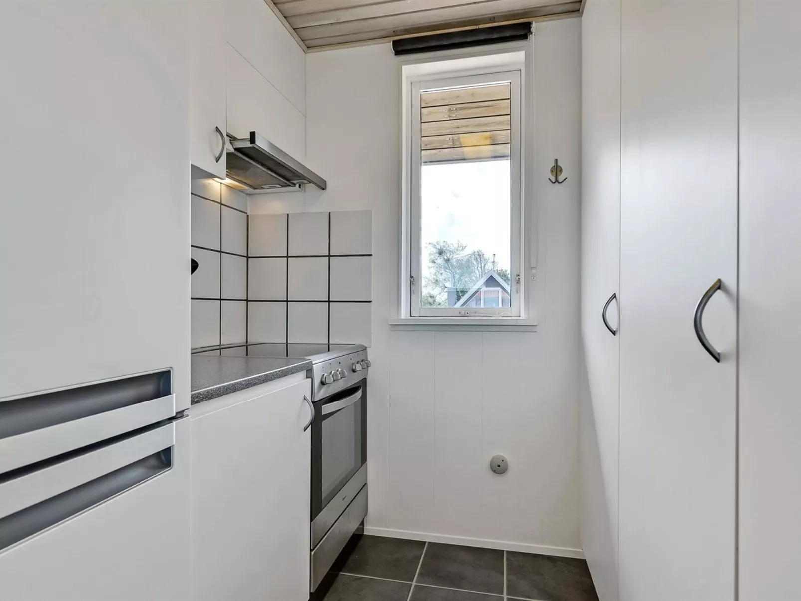 "Eldar" - 5m from the sea-Binnen