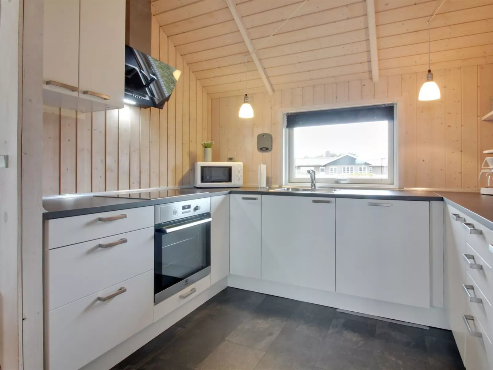 "Filip" - 100m from the sea-Binnen