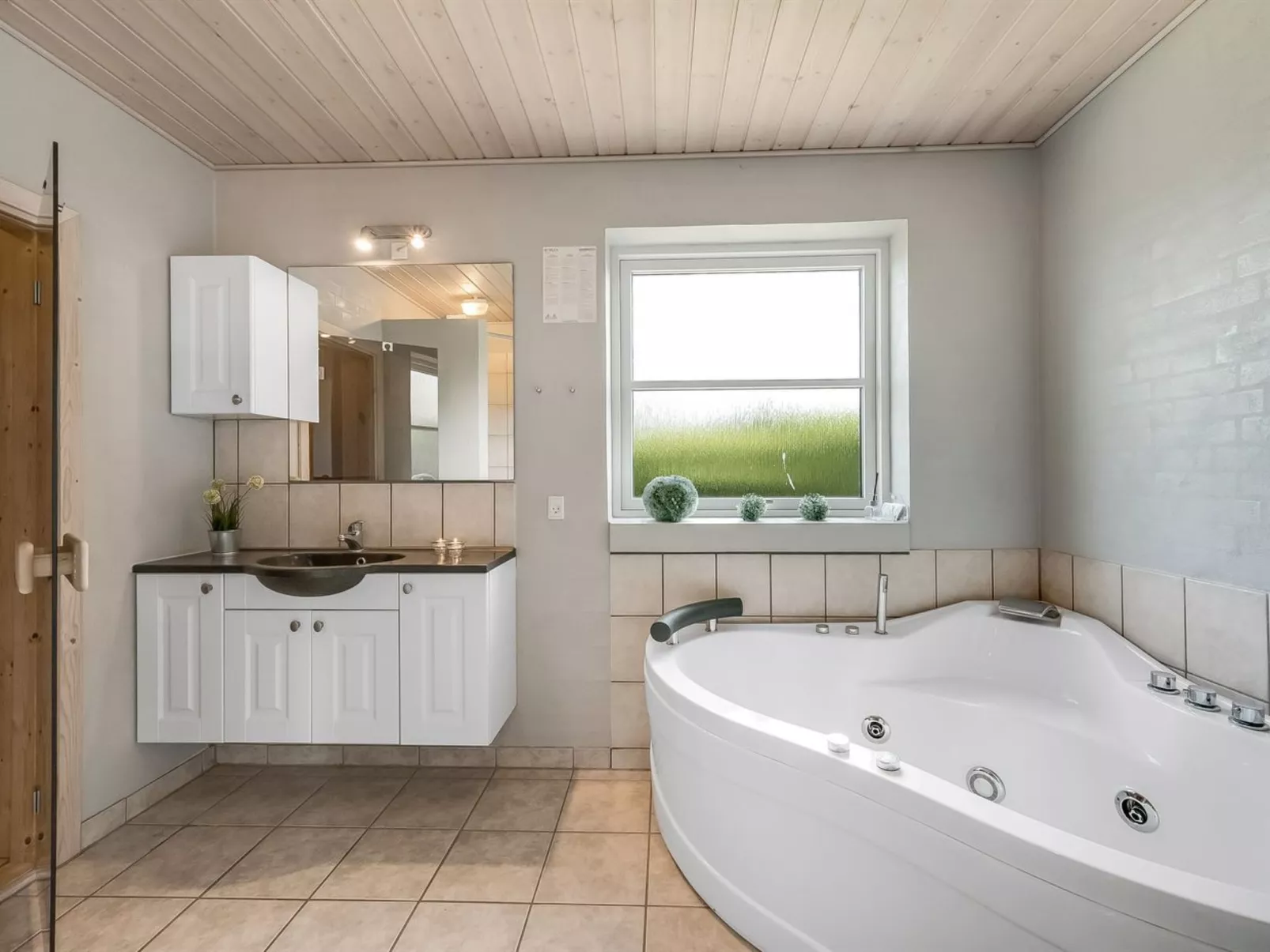 "Saara" - 700m to the fjord-Binnen