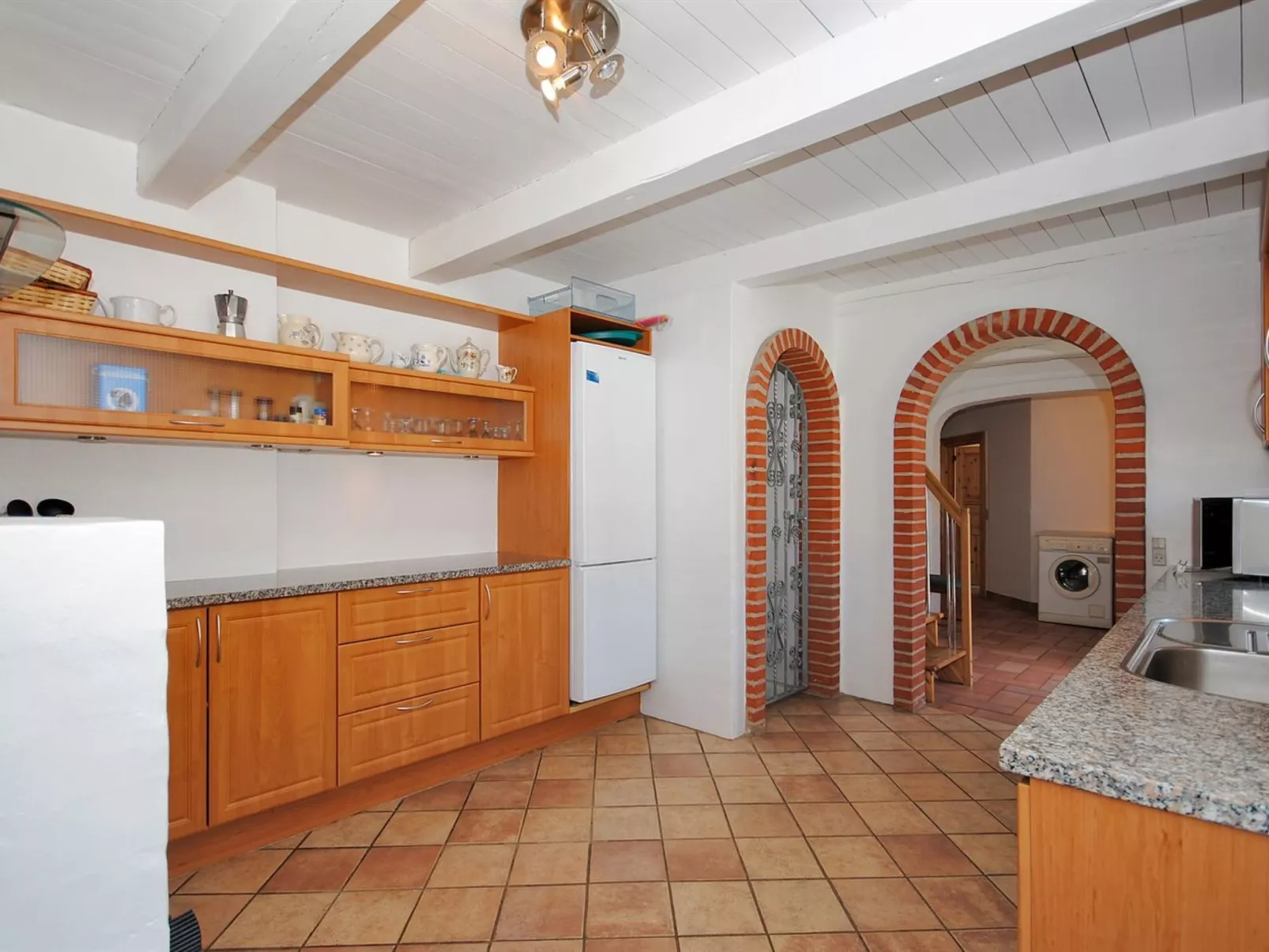 "Alois" - 1km to the fjord-Binnen