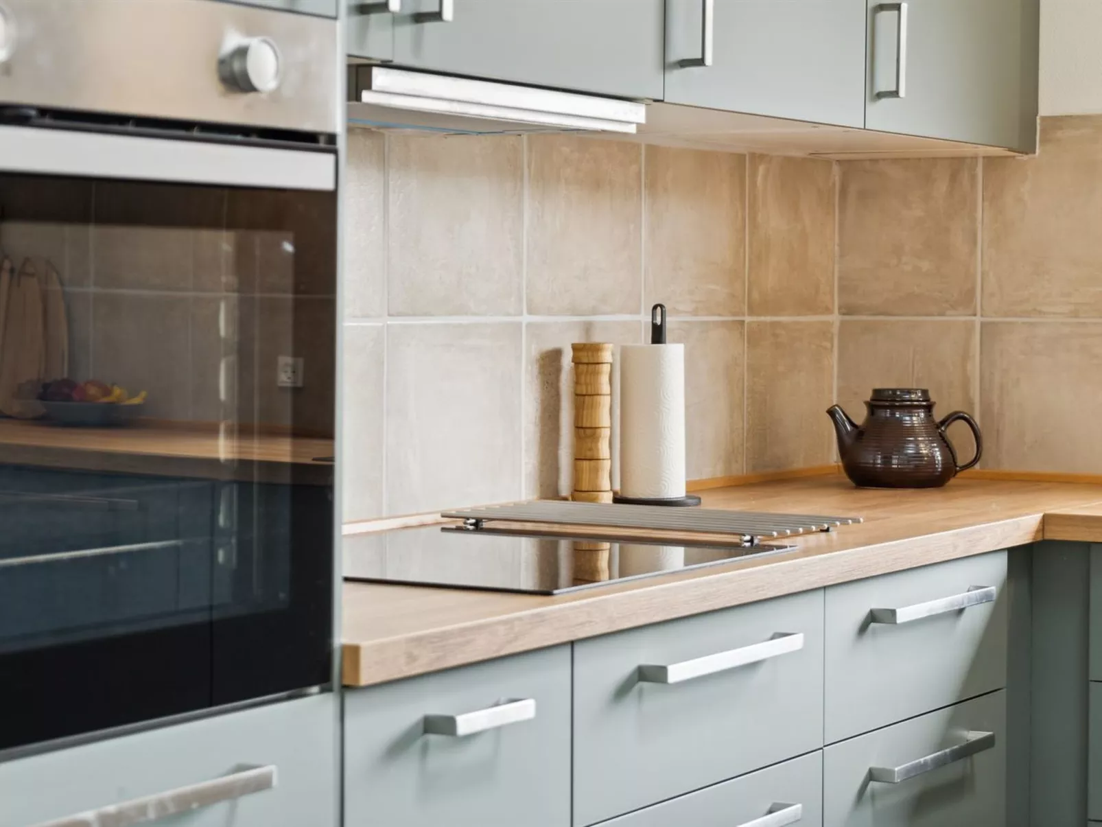 "Human" - 10.5km from the sea-Binnen