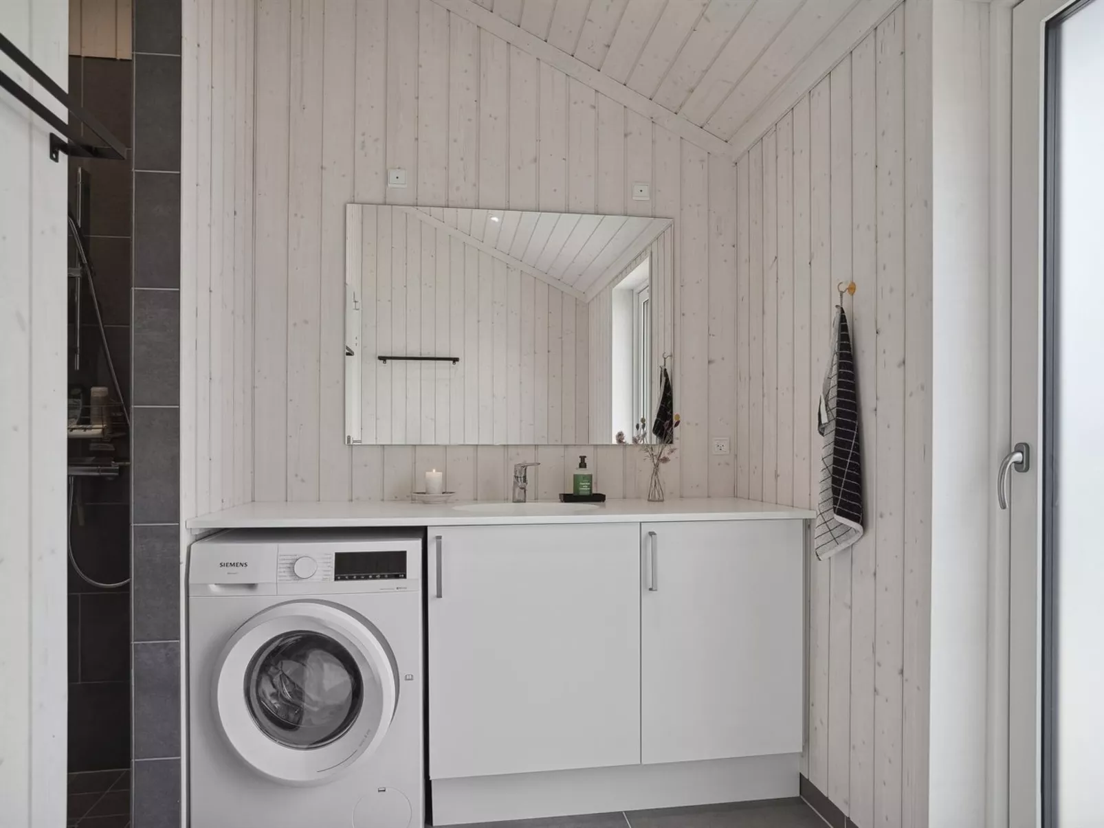 "Annvy" - 400m from the sea-Binnen