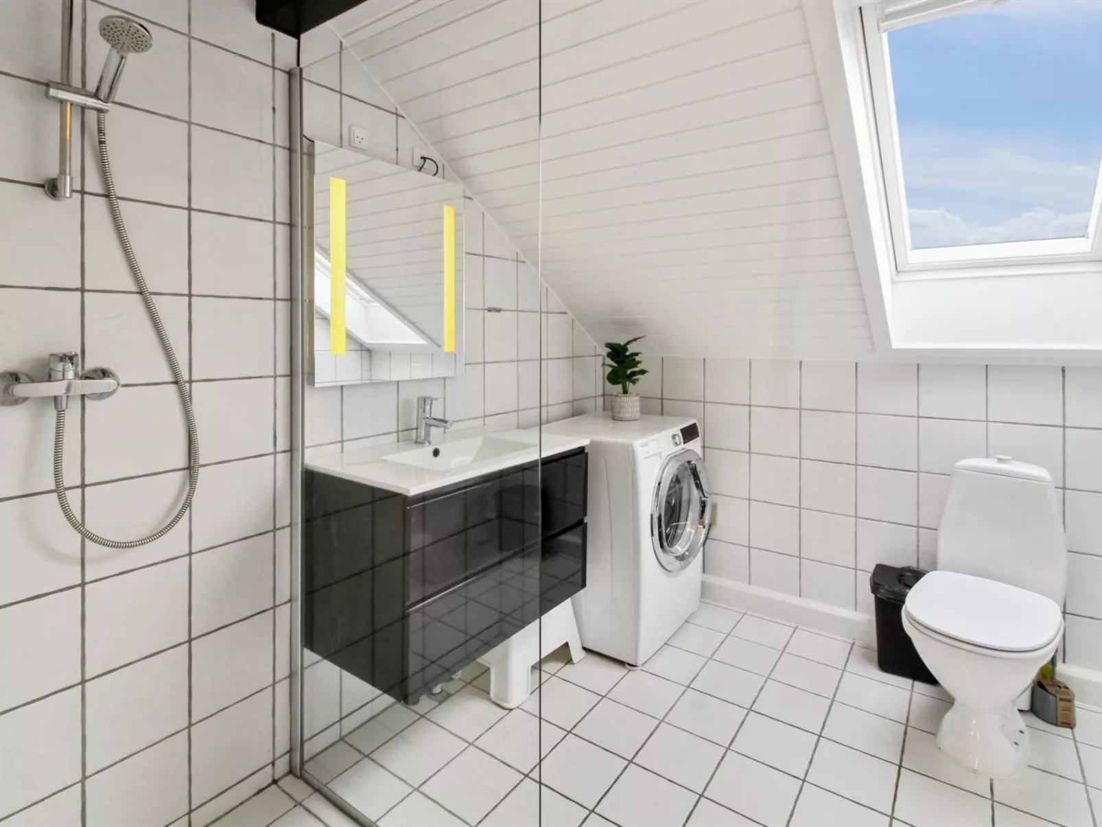 "Ilka" - 2.3km from the sea-Binnen