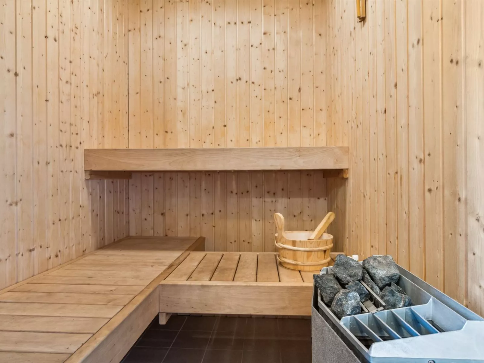 "Patrik" - 200m to the fjord-Binnen