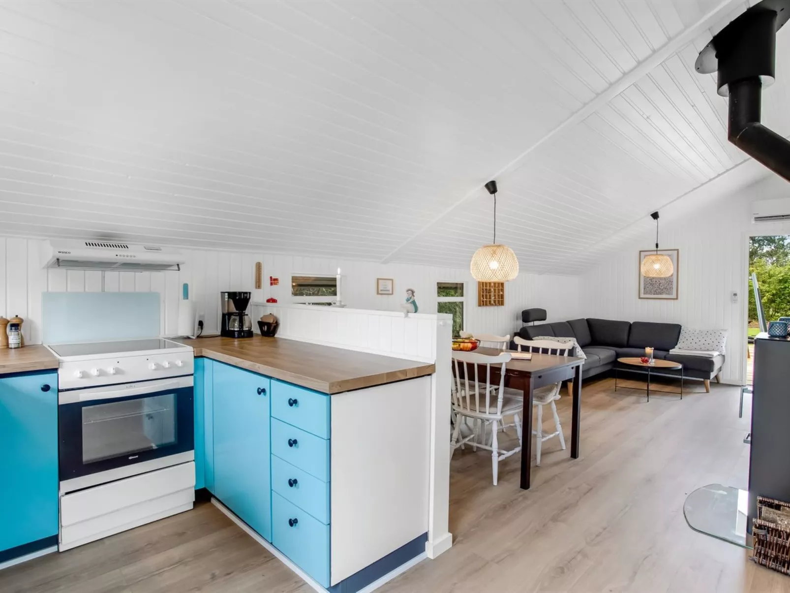 "Frender" - 800m to the fjord-Binnen