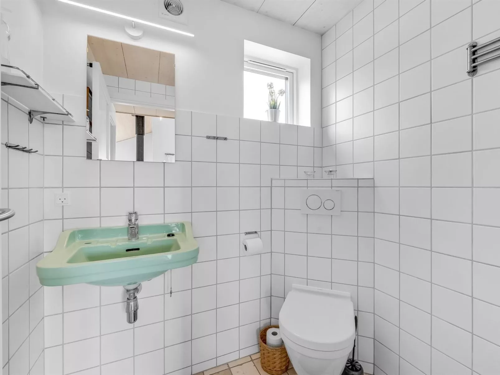 "Apolina" -  from the sea-Binnen