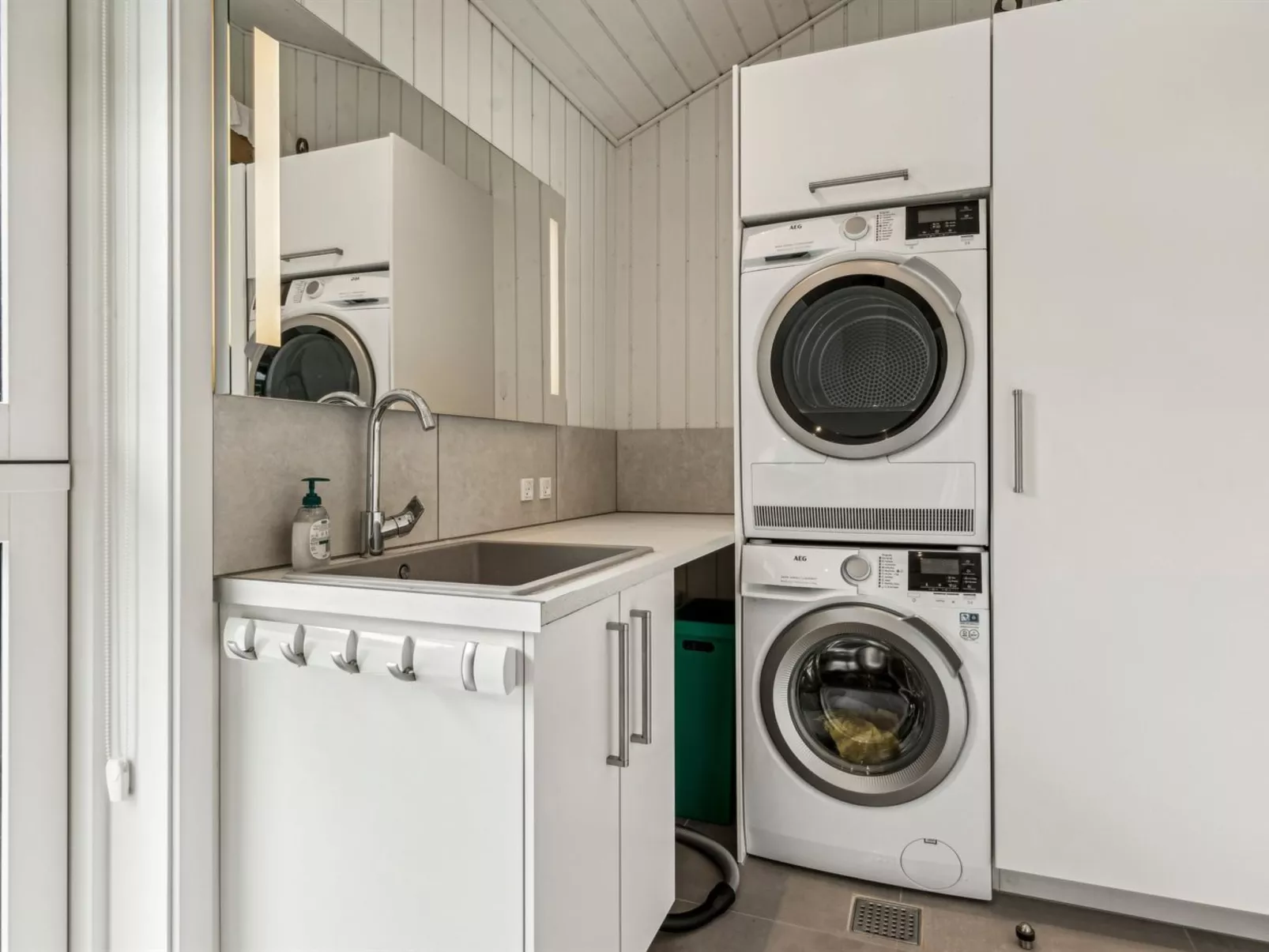 "Anett" - 375m from the sea-Binnen