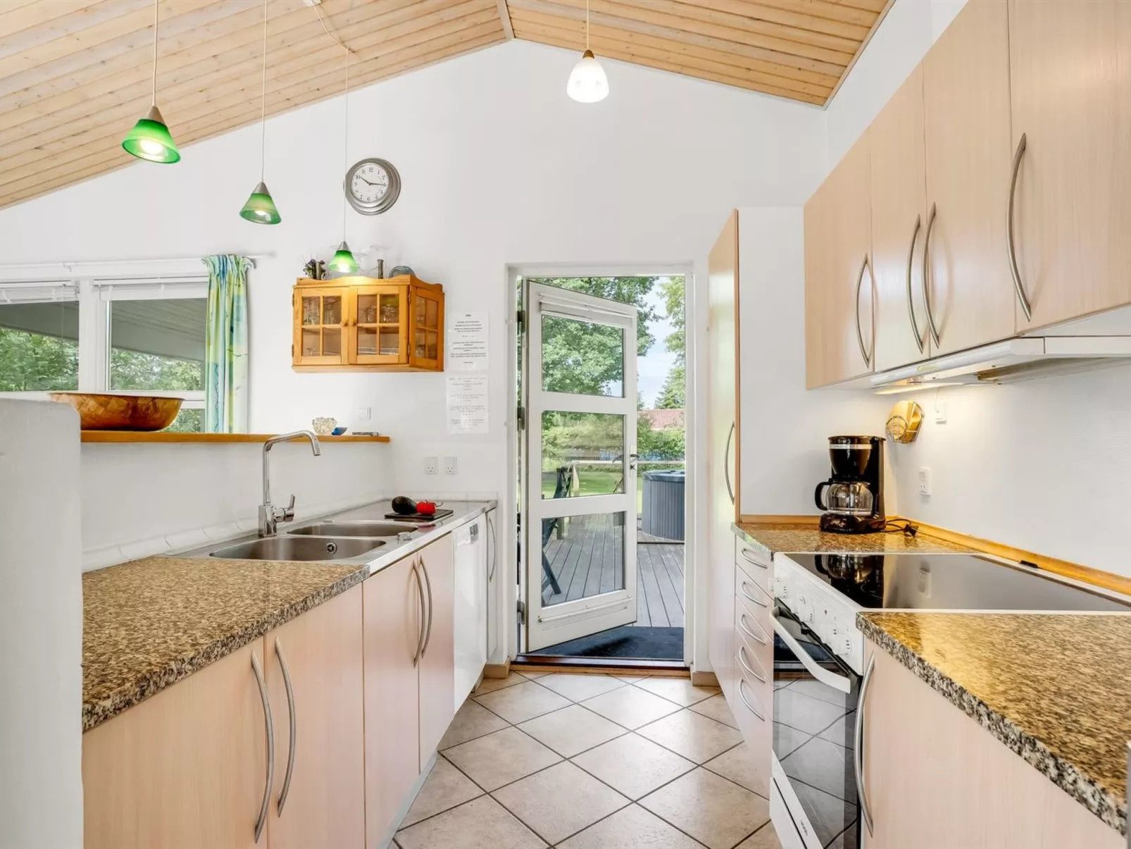 "Gravers" - 100m from the sea-Binnen