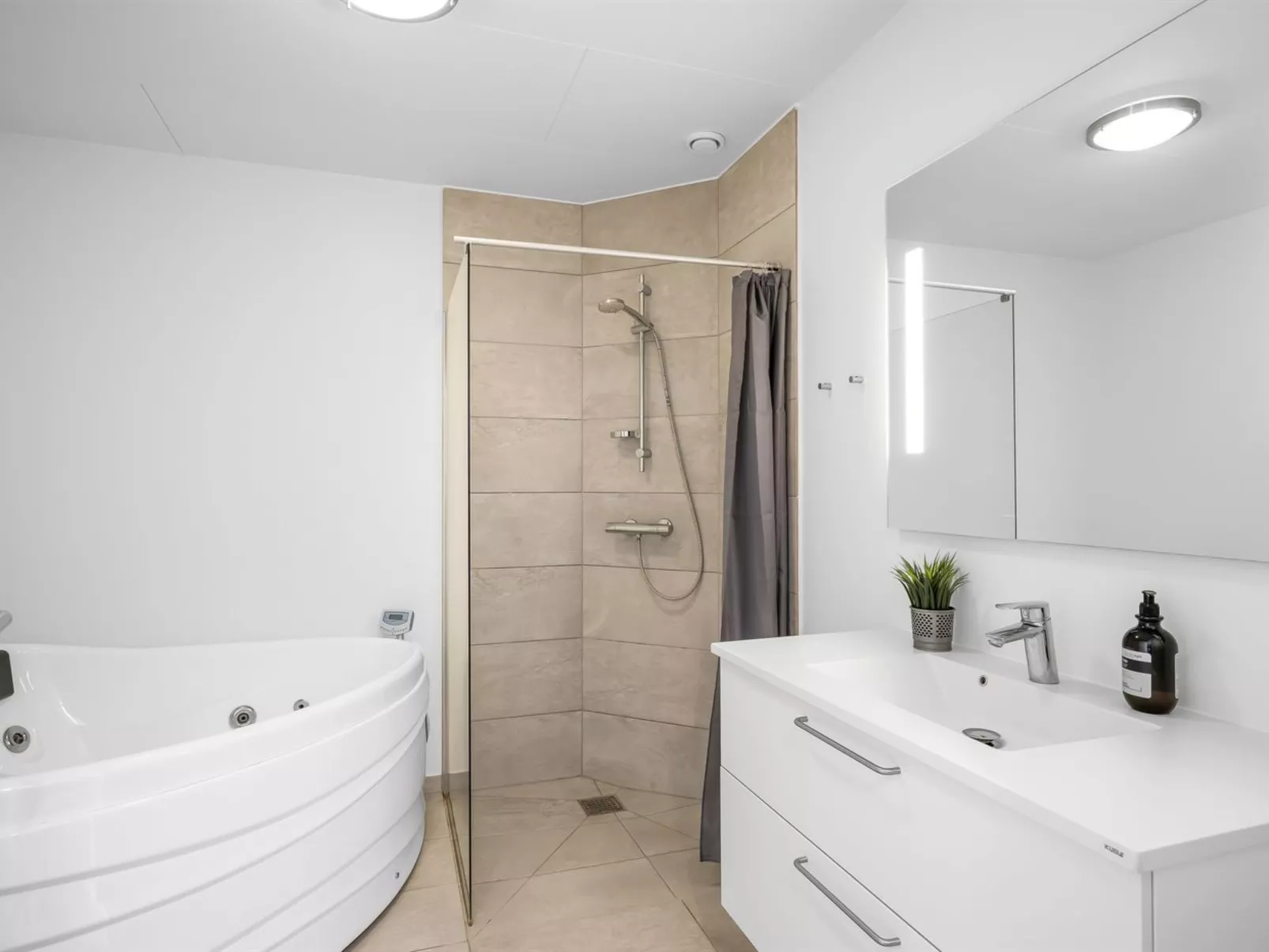 "Flugha" - 600m from the sea-Binnen