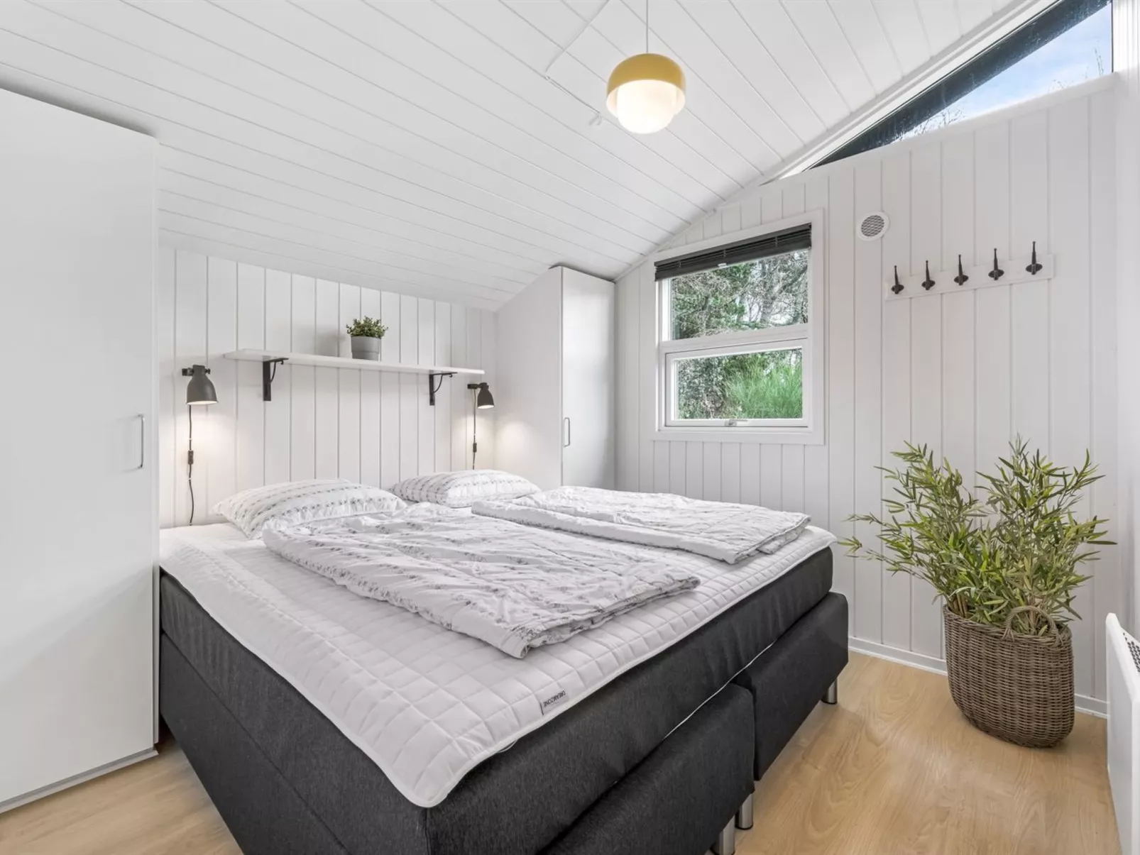 "Liviana" -  from the sea-Binnen