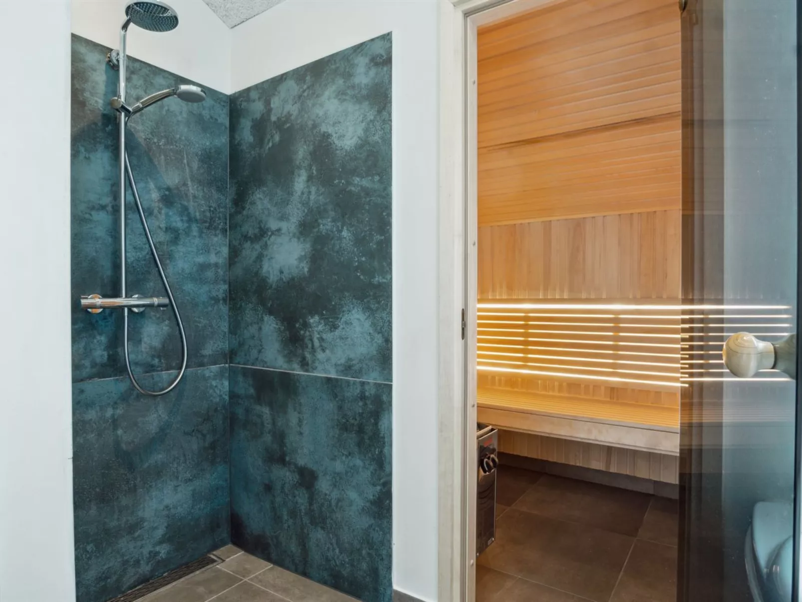 "Stygg" - 75m from the sea-Binnen