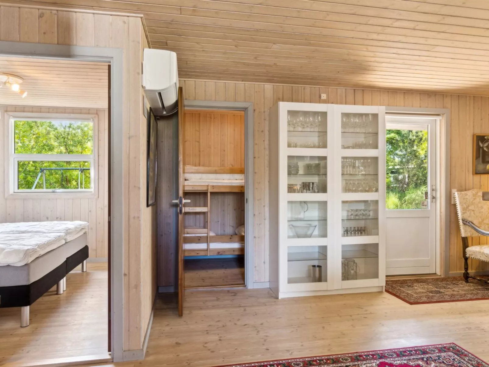 "Myriam" - 50m from the sea-Binnen