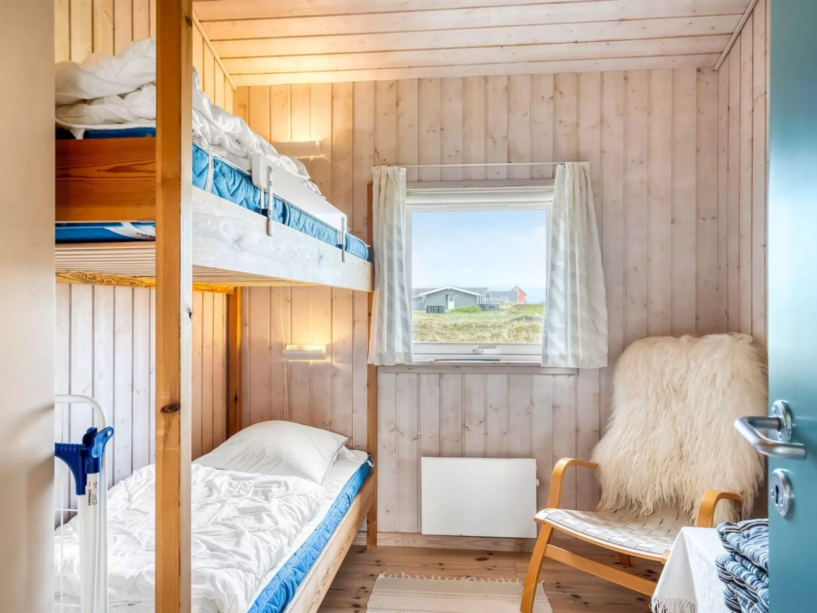 "Hughe" - 200m from the sea-Binnen