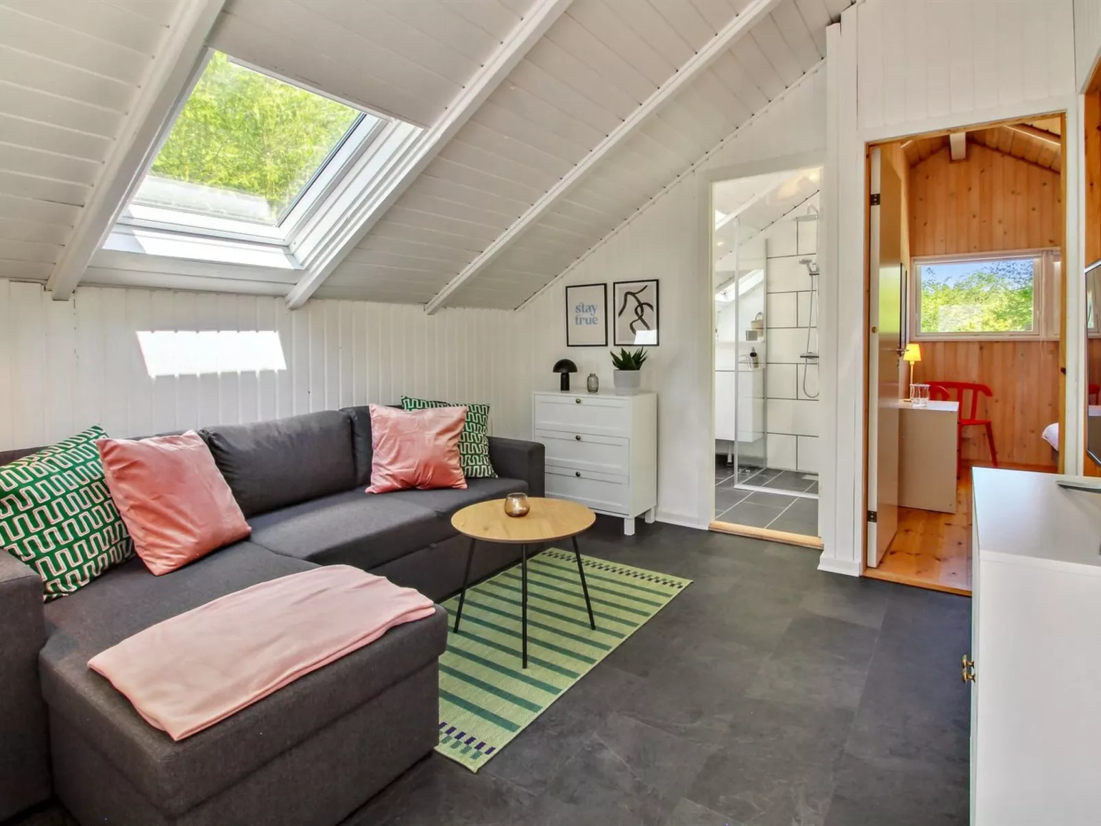 "Jaakob" - 30km from the sea-Binnen