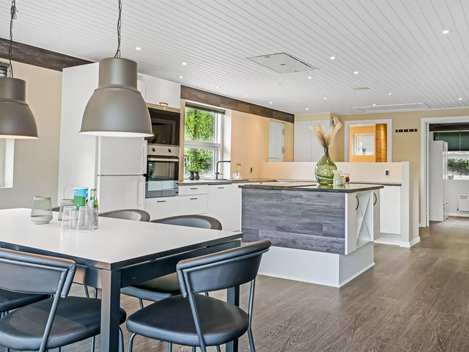 "Skip" - 300m to the fjord-Binnen