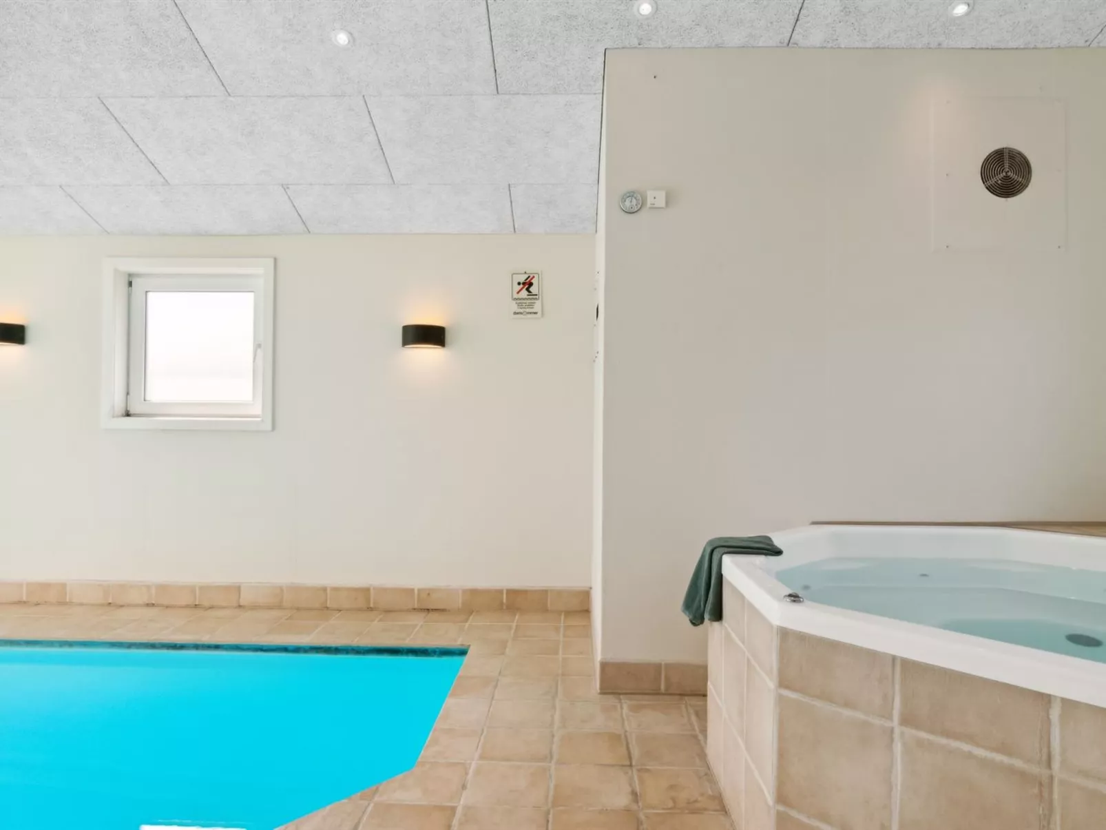 "Amiira" - 500m from the sea-Binnen