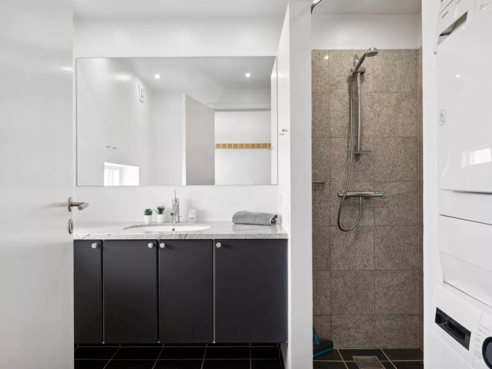 "Skade" - 10m from the sea-Binnen