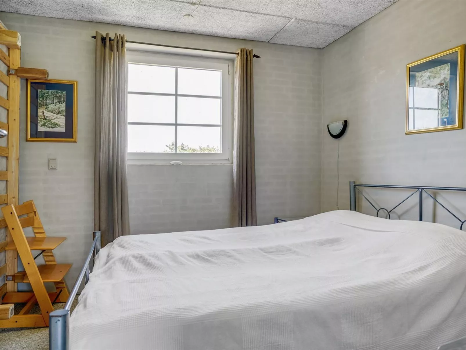 "Law" - 400m from the sea-Binnen