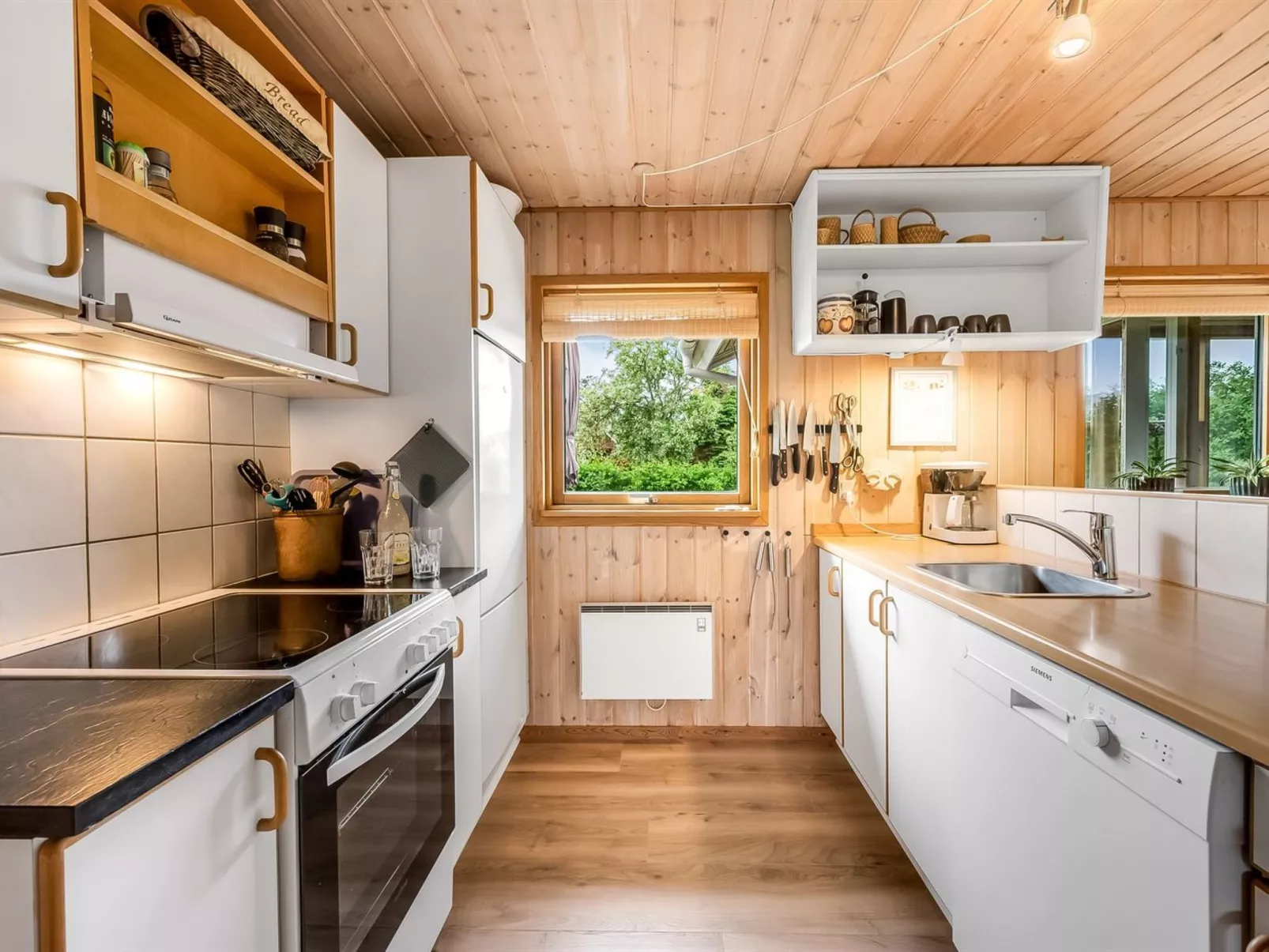 "Tian" - 400m to the fjord-Binnen