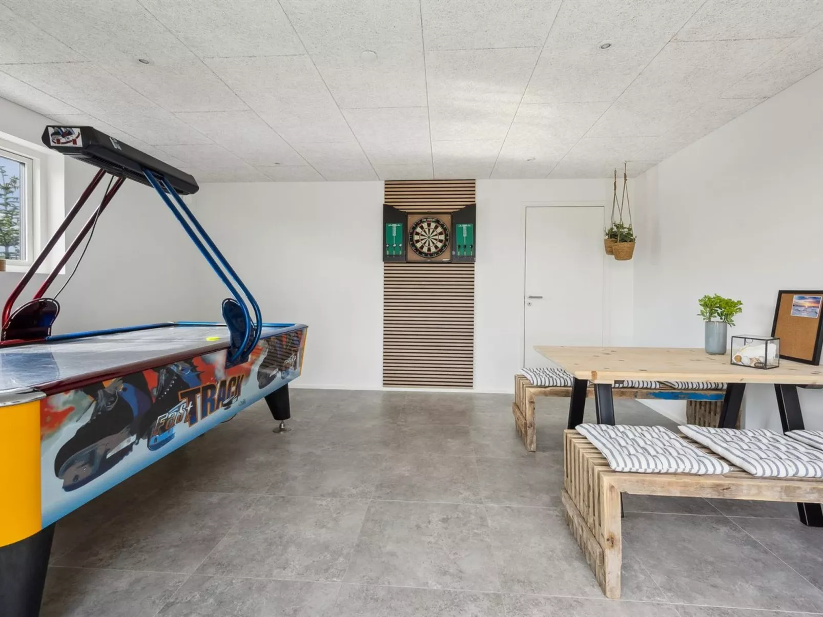 "Lyder" - 400m from the sea-Binnen