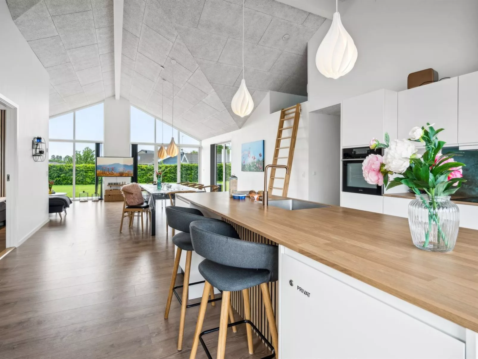 "Danika" - 650m from the sea-Binnen