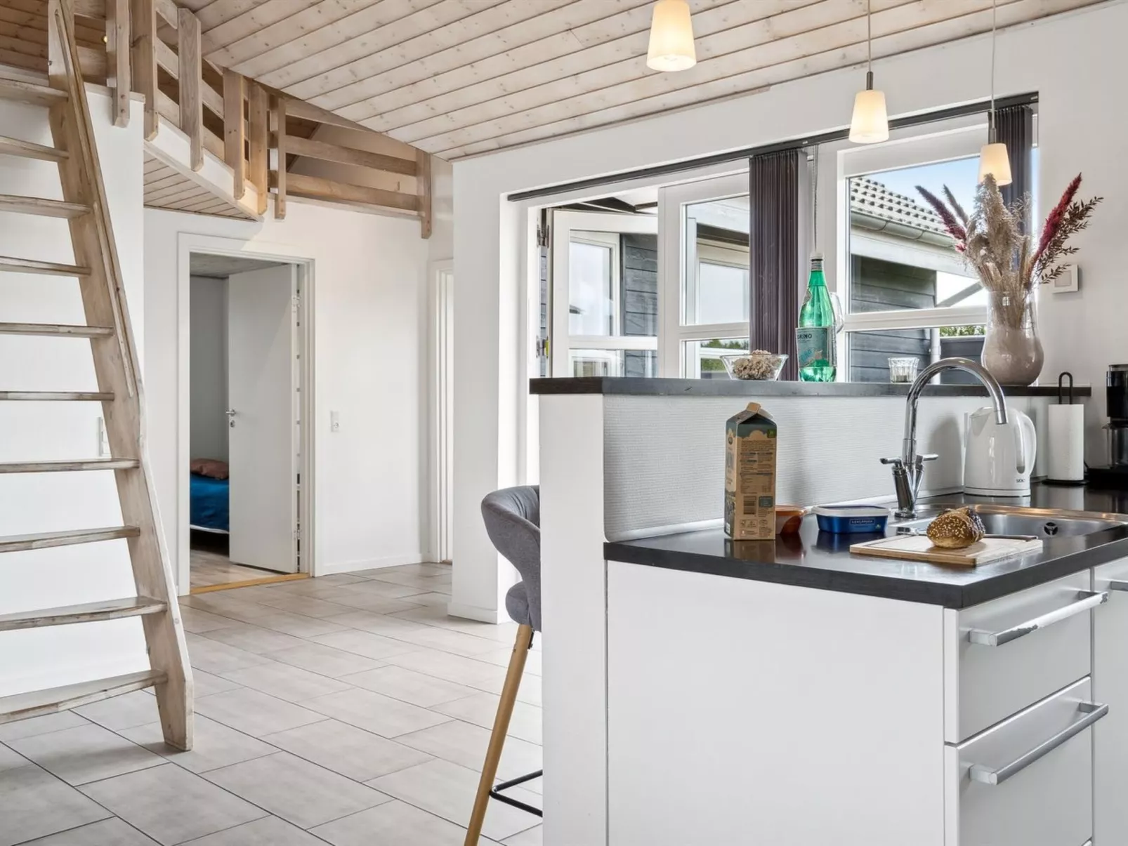 "Hakan" - 900m from the sea-Binnen