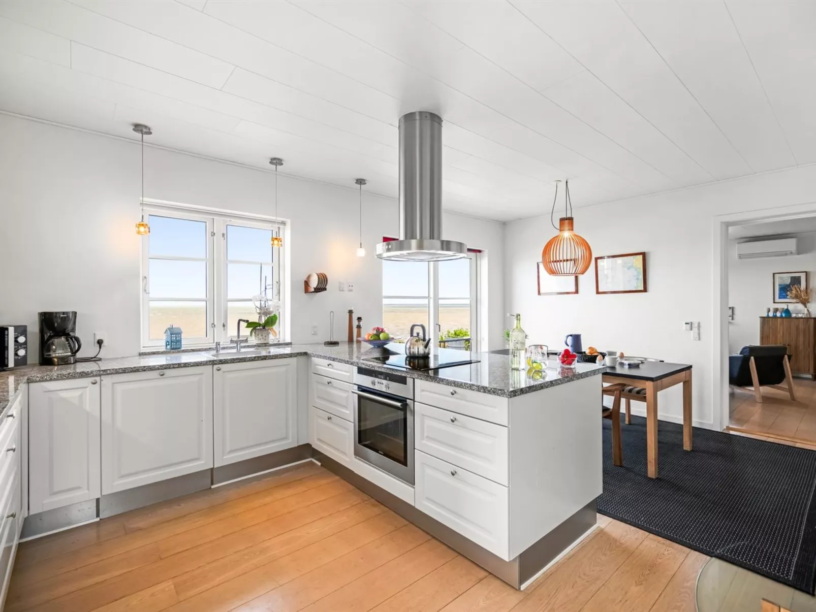 "Evamaria" - 10m from the sea-Binnen