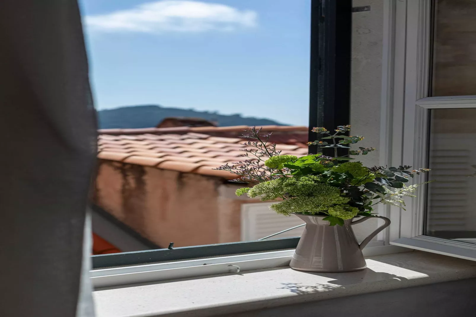 Vivaldi - Deluxe Double Room with Side City View (S3)-Uitzicht