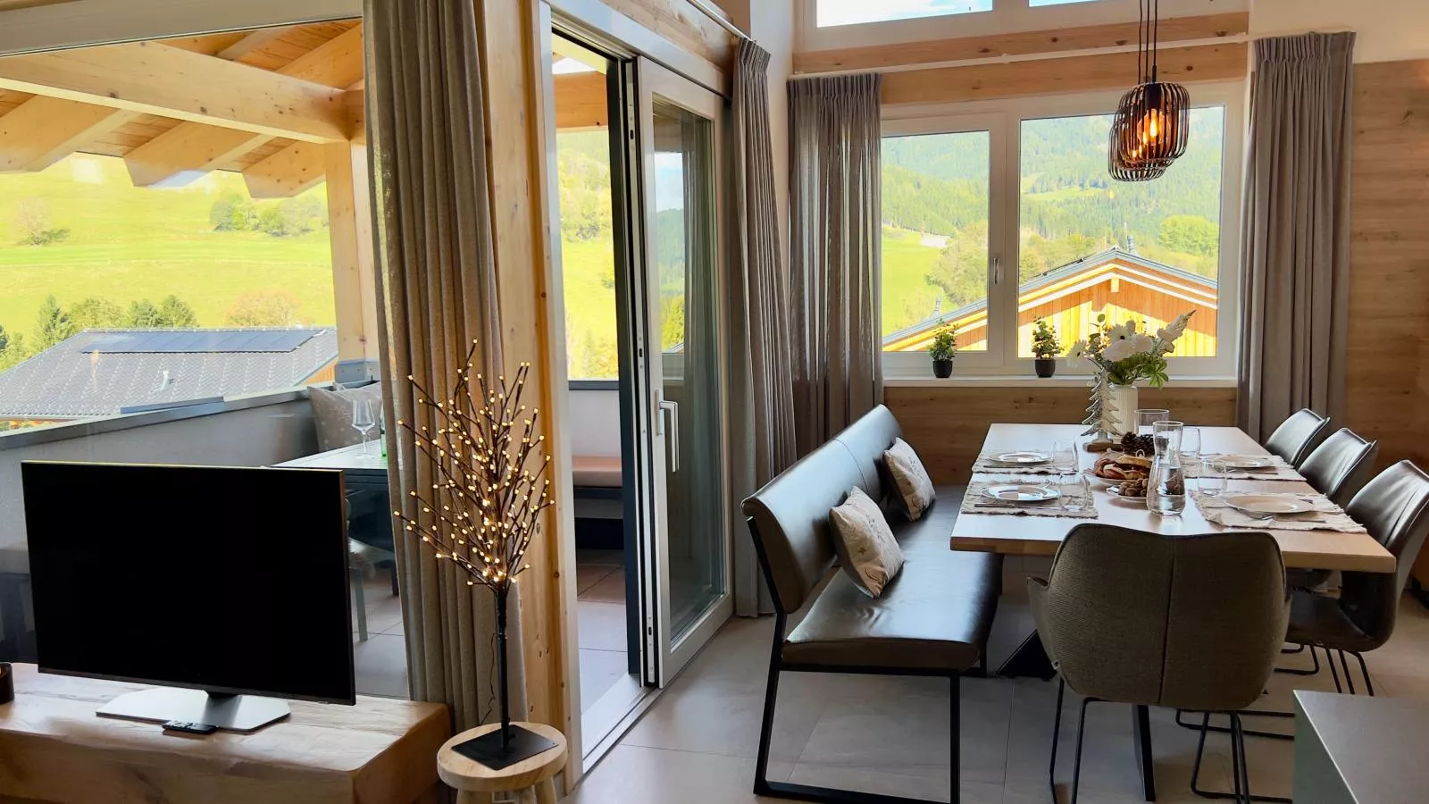 Almchalet Alpenglück-Eetkamer