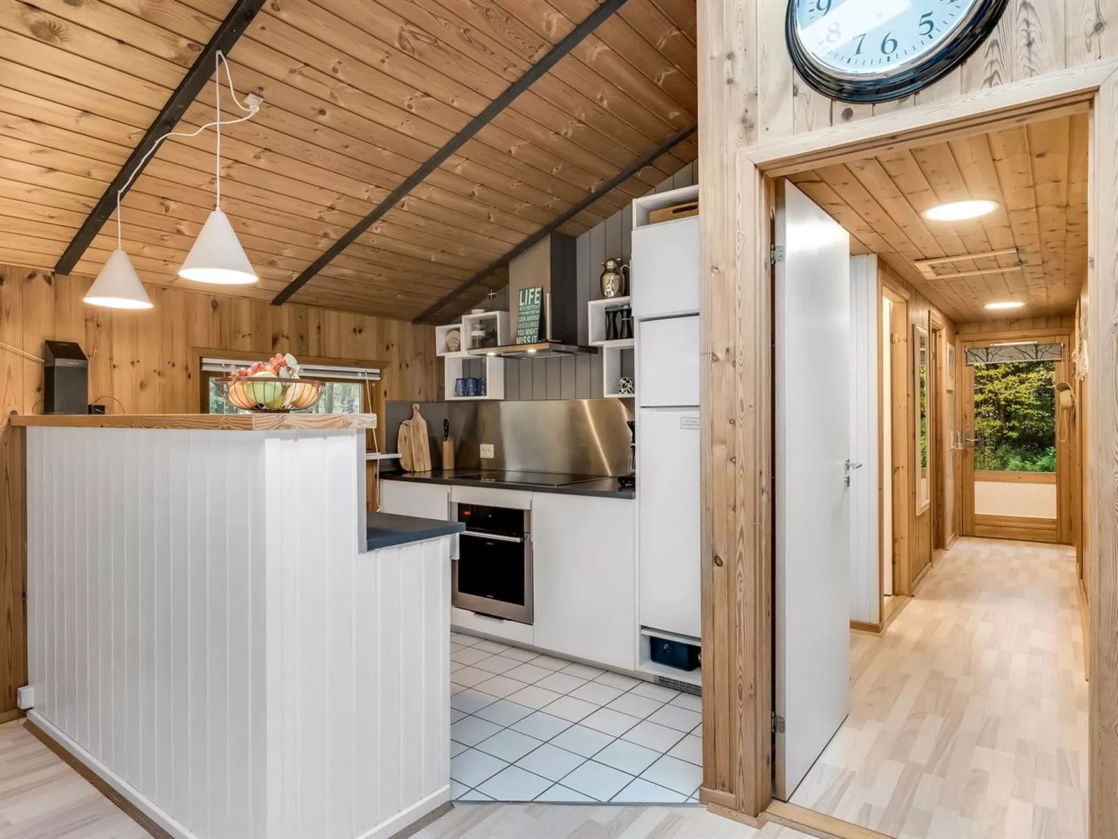 "Marthine" - 650m to the fjord-Binnen