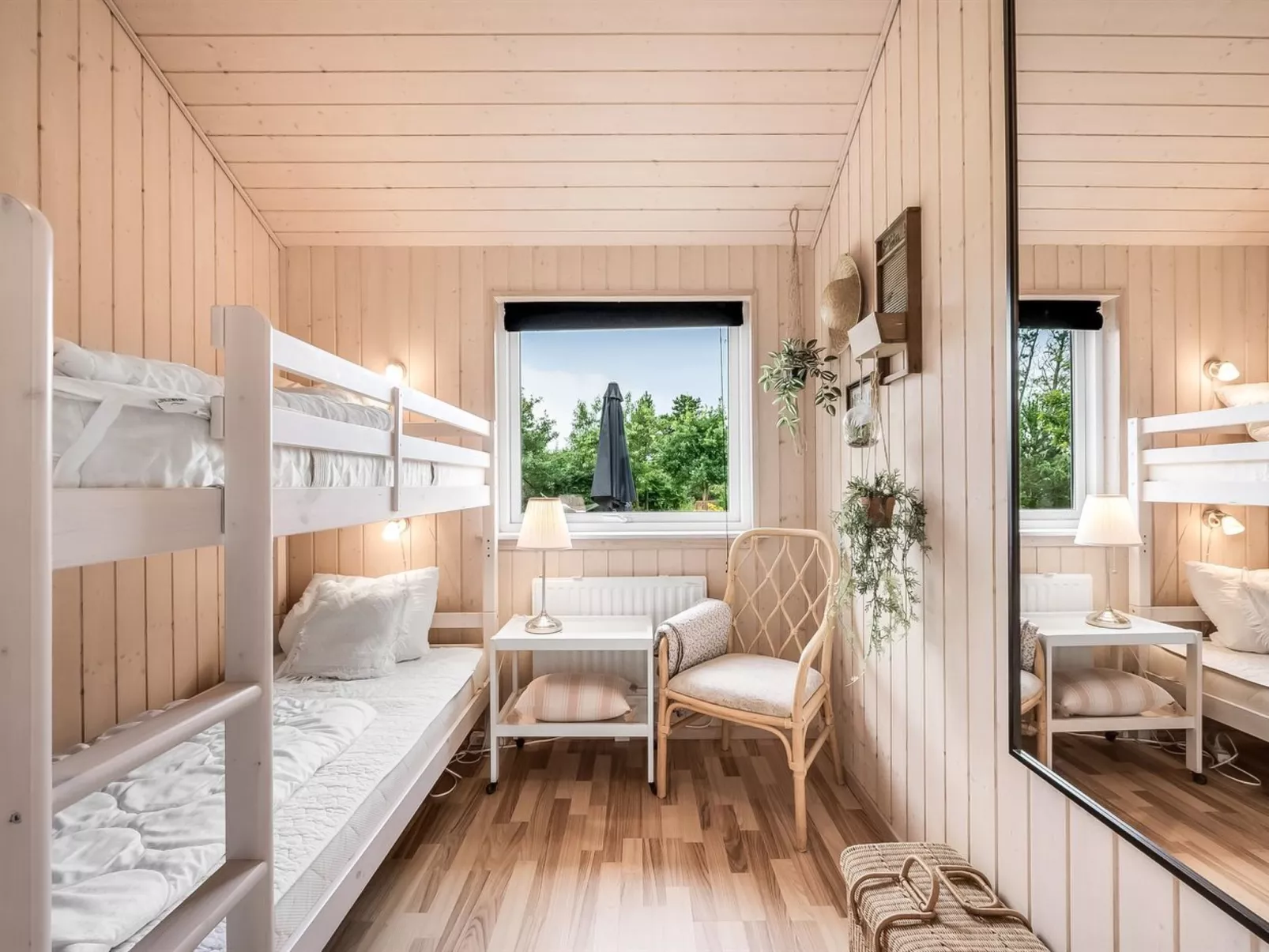 "Jarmunrek" - 400m to the fjord-Binnen