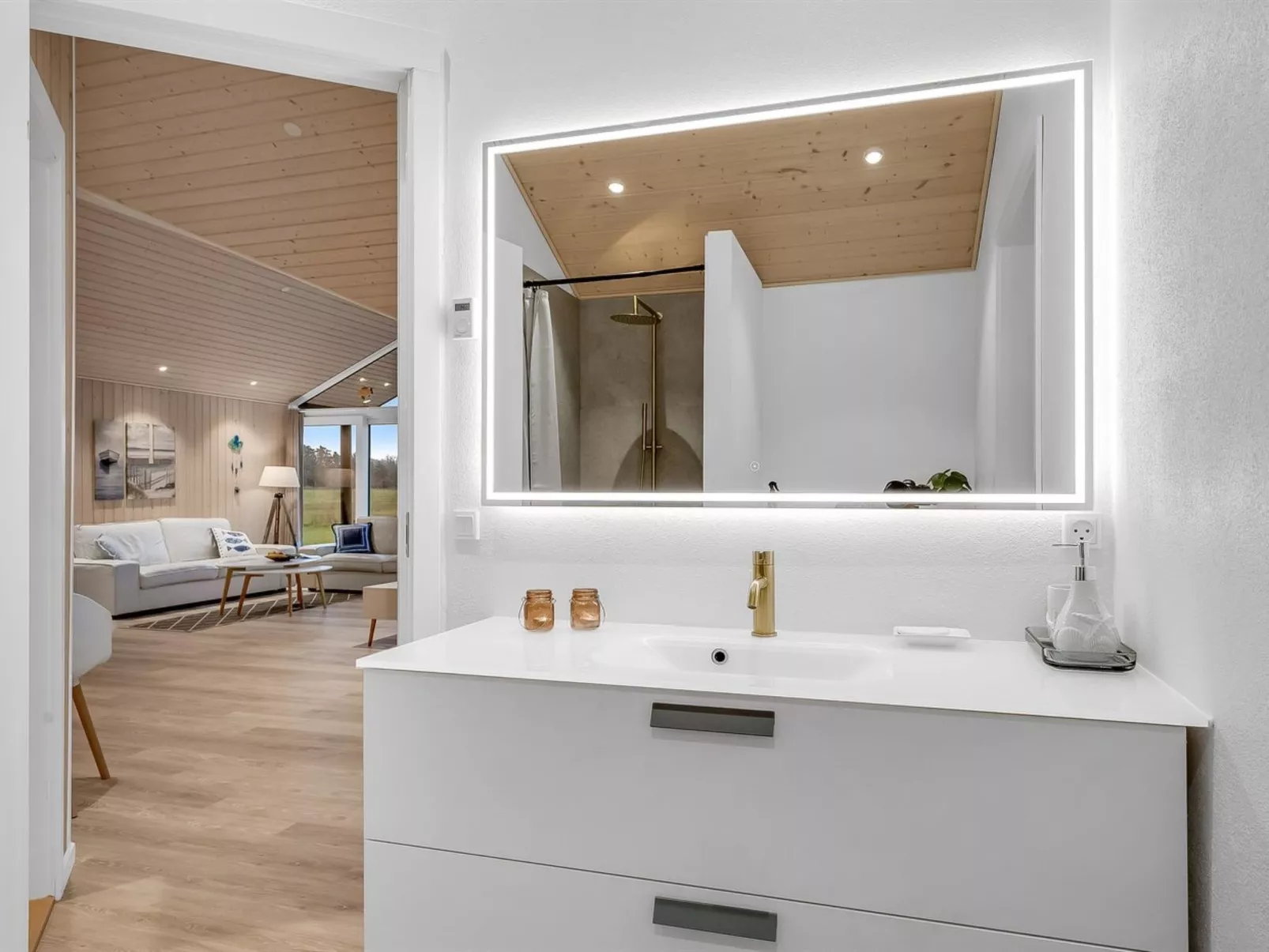 "Corina" - 850m to the fjord-Binnen