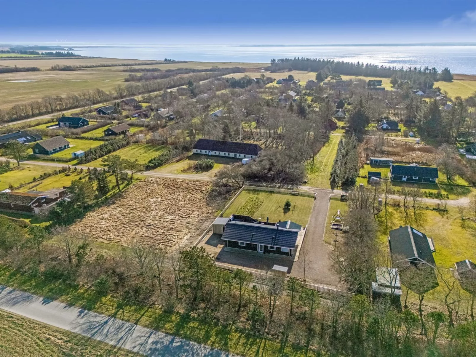 "Elisaveta" - 400m to the fjord-Buiten